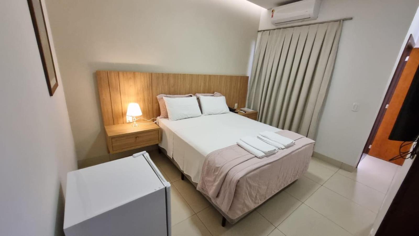 Deluxe Room,1602170104:JPEG