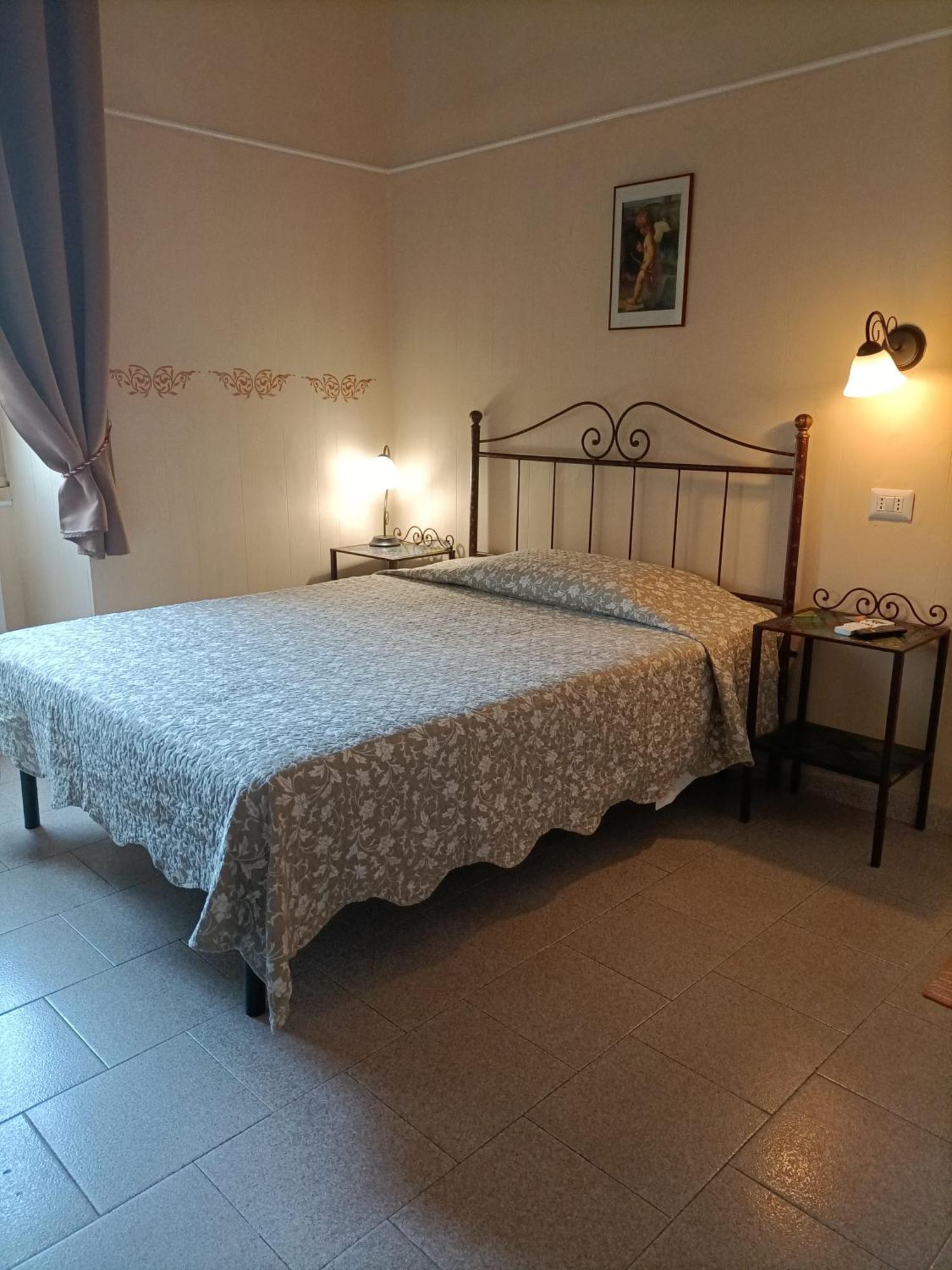 Standard Single Room with Shared Bathroom,1603772868:JPEG