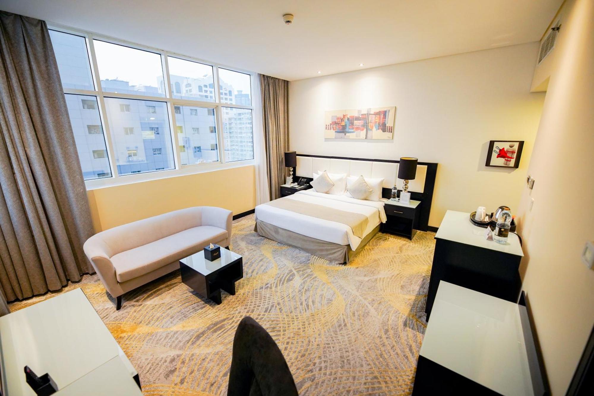 Deluxe King Room Smoking