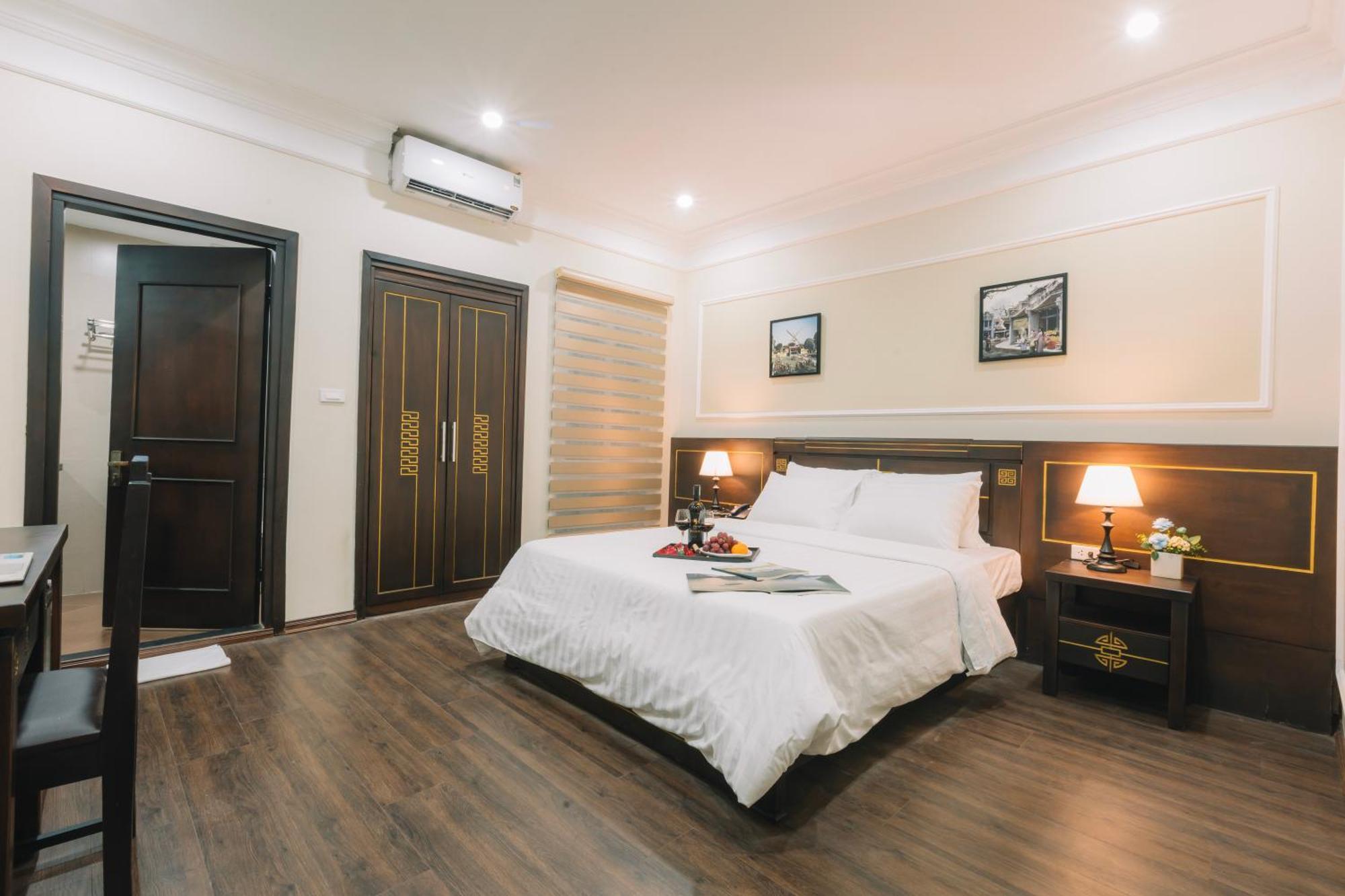 Deluxe Double or Twin internal window