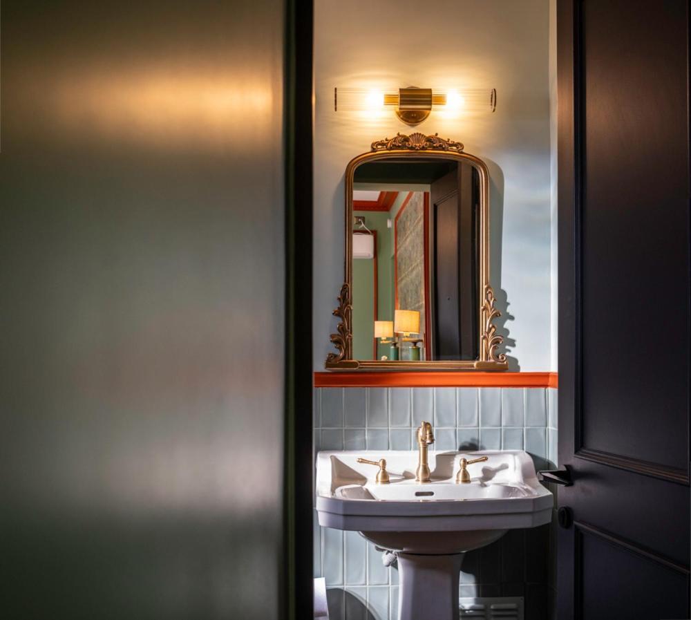 Deluxe Double Room,1612816363:JPEG