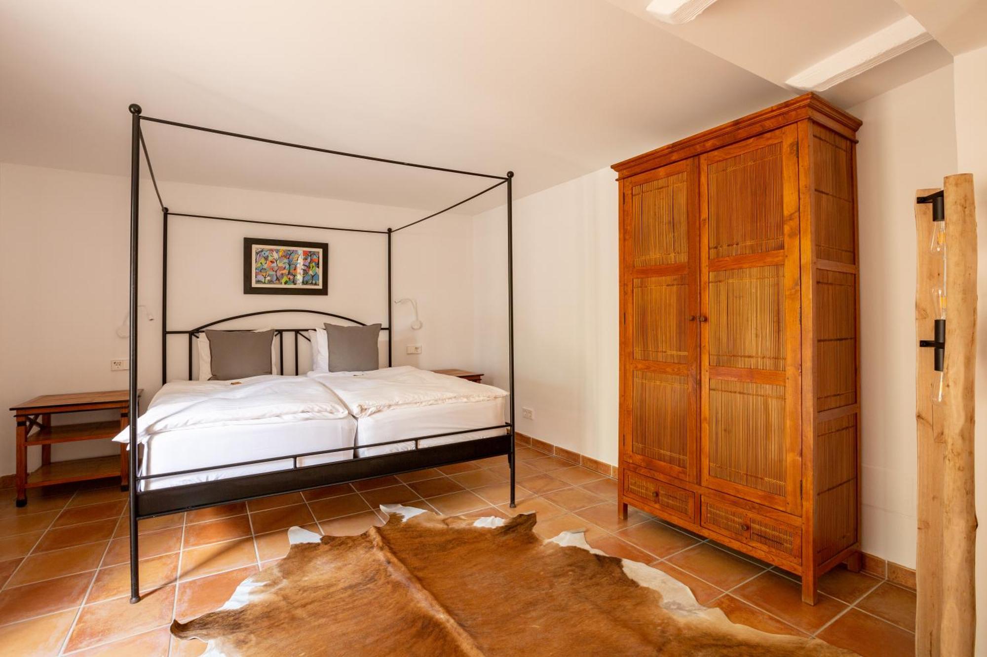 Suite with Private Pool,1614866666:JPEG