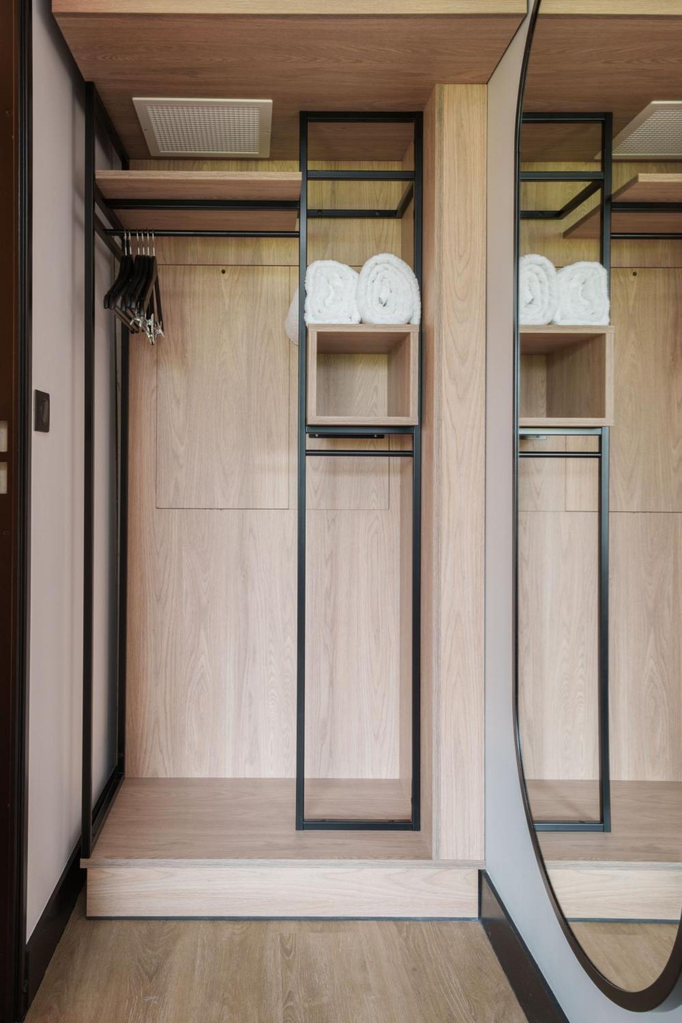 Superior Room - 1 King Bed,1616417982:JPEG