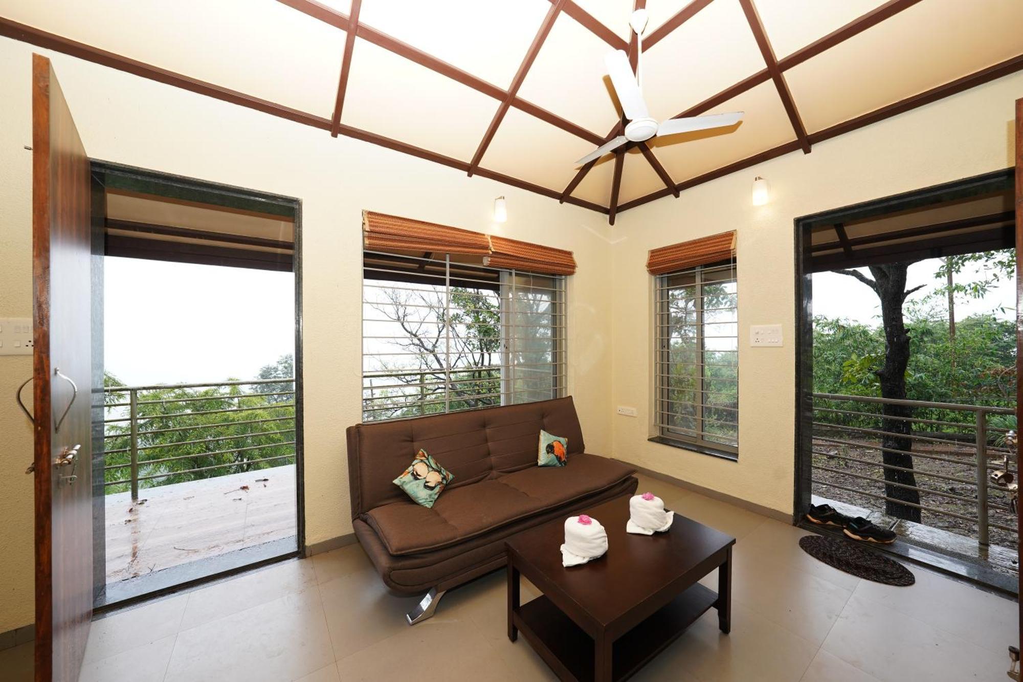 Studio with Lake View,1617384843:JPEG