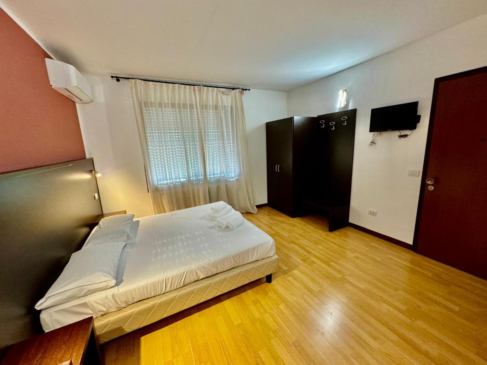 Double Room Private External Bathroom