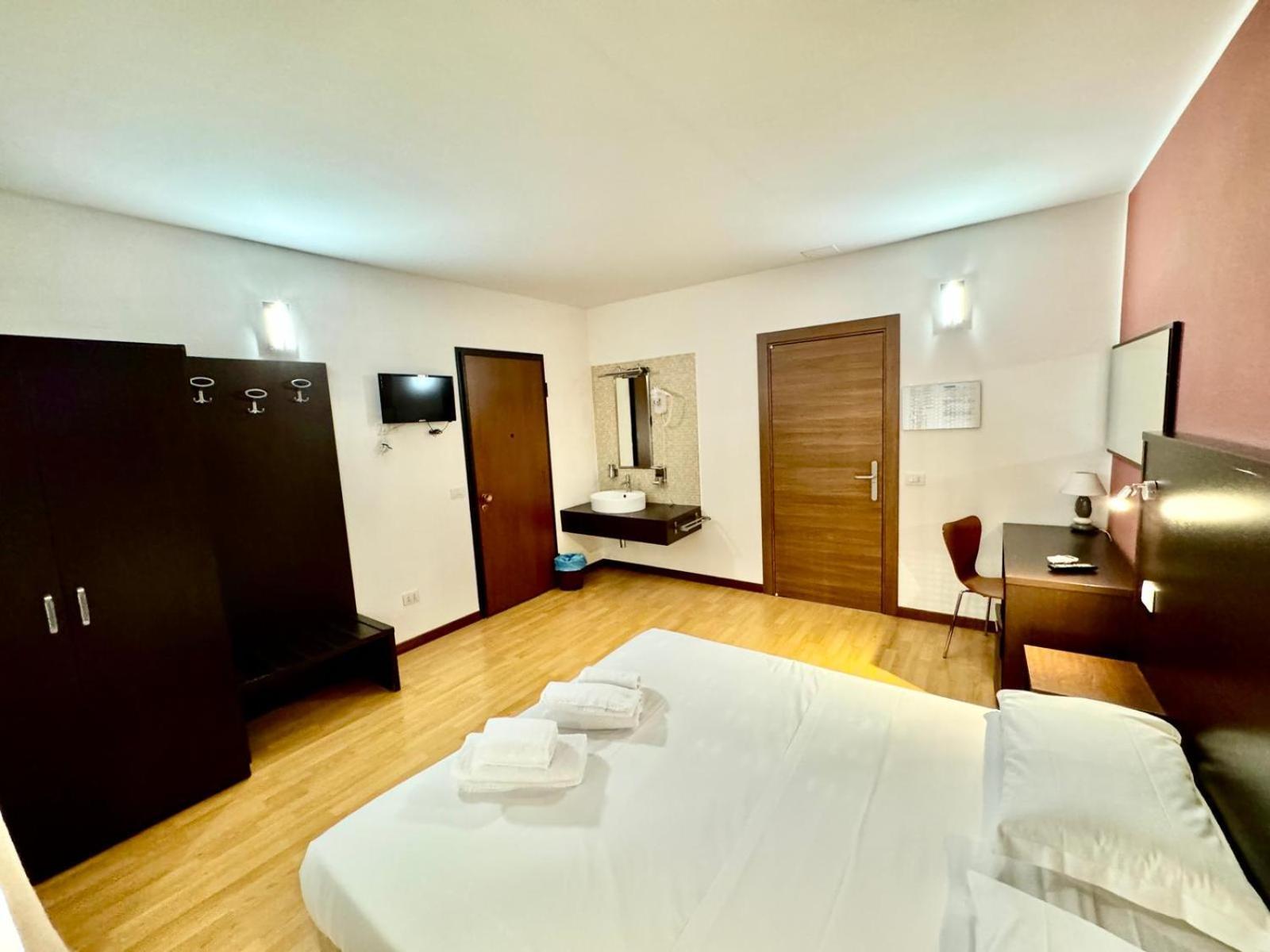 Double Room Private External Bathroom
