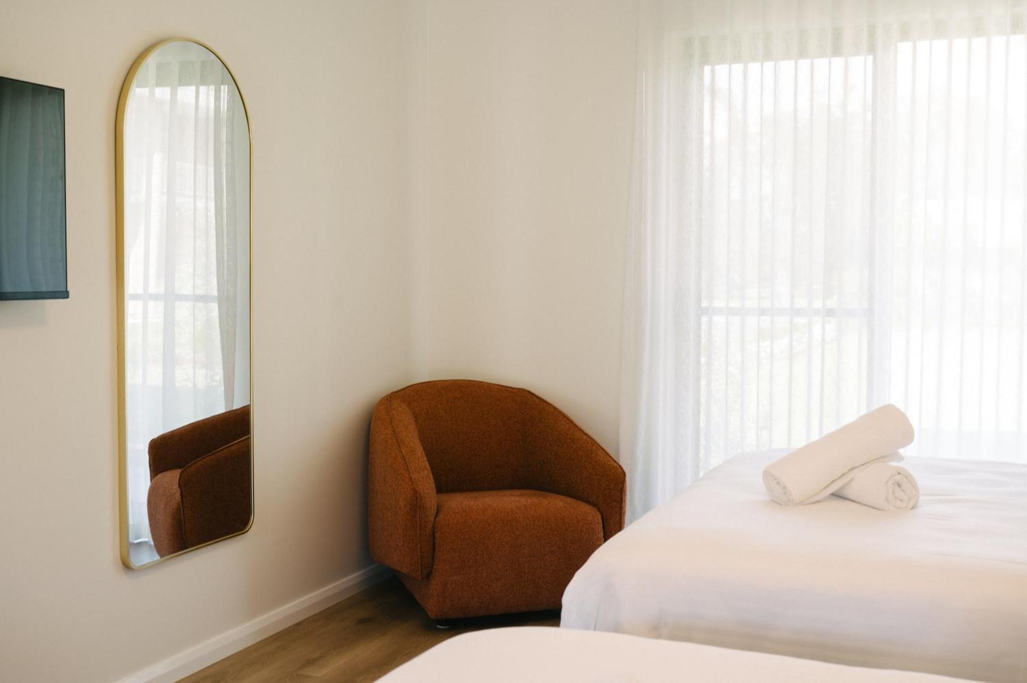 Twin Room,1622031652:JPEG
