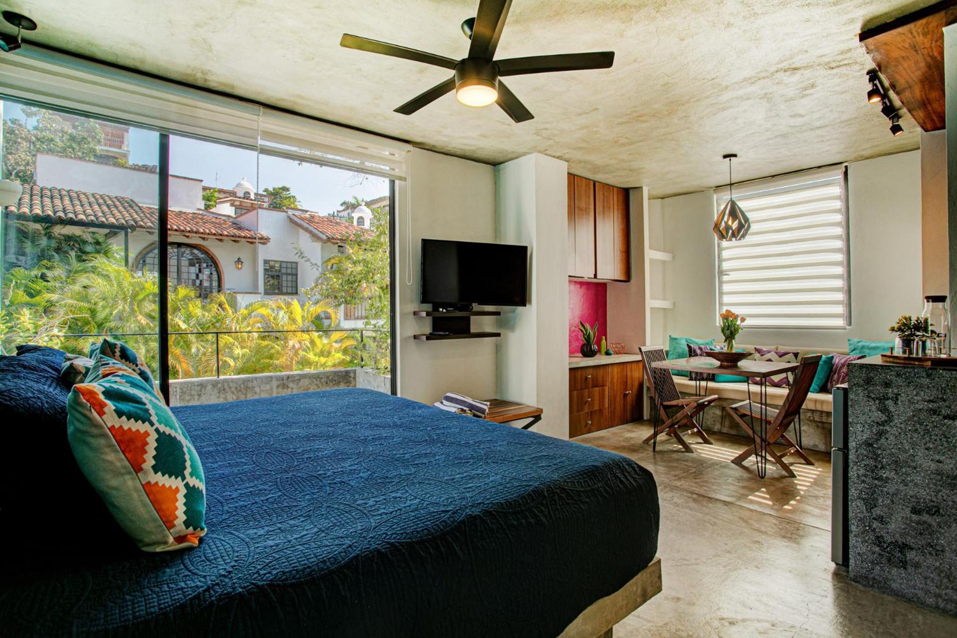 Suite Indigo
