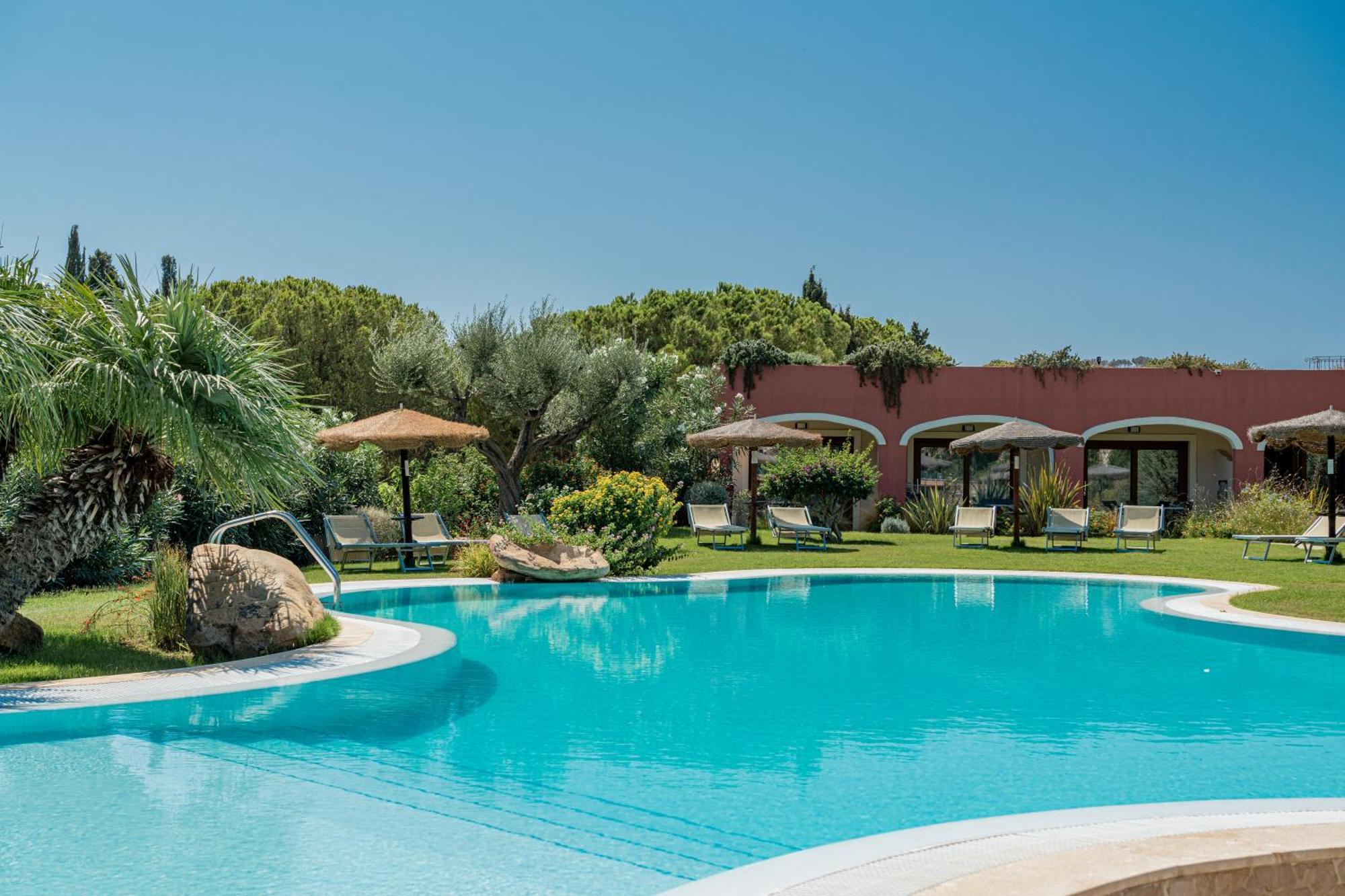 Deluxe Double or Twin Room Pool View