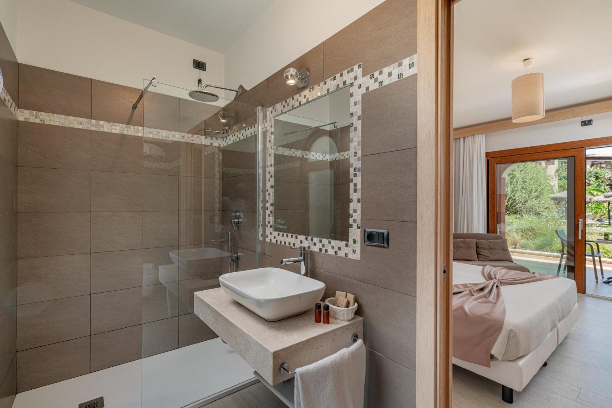 Deluxe Double or Twin Room Pool View