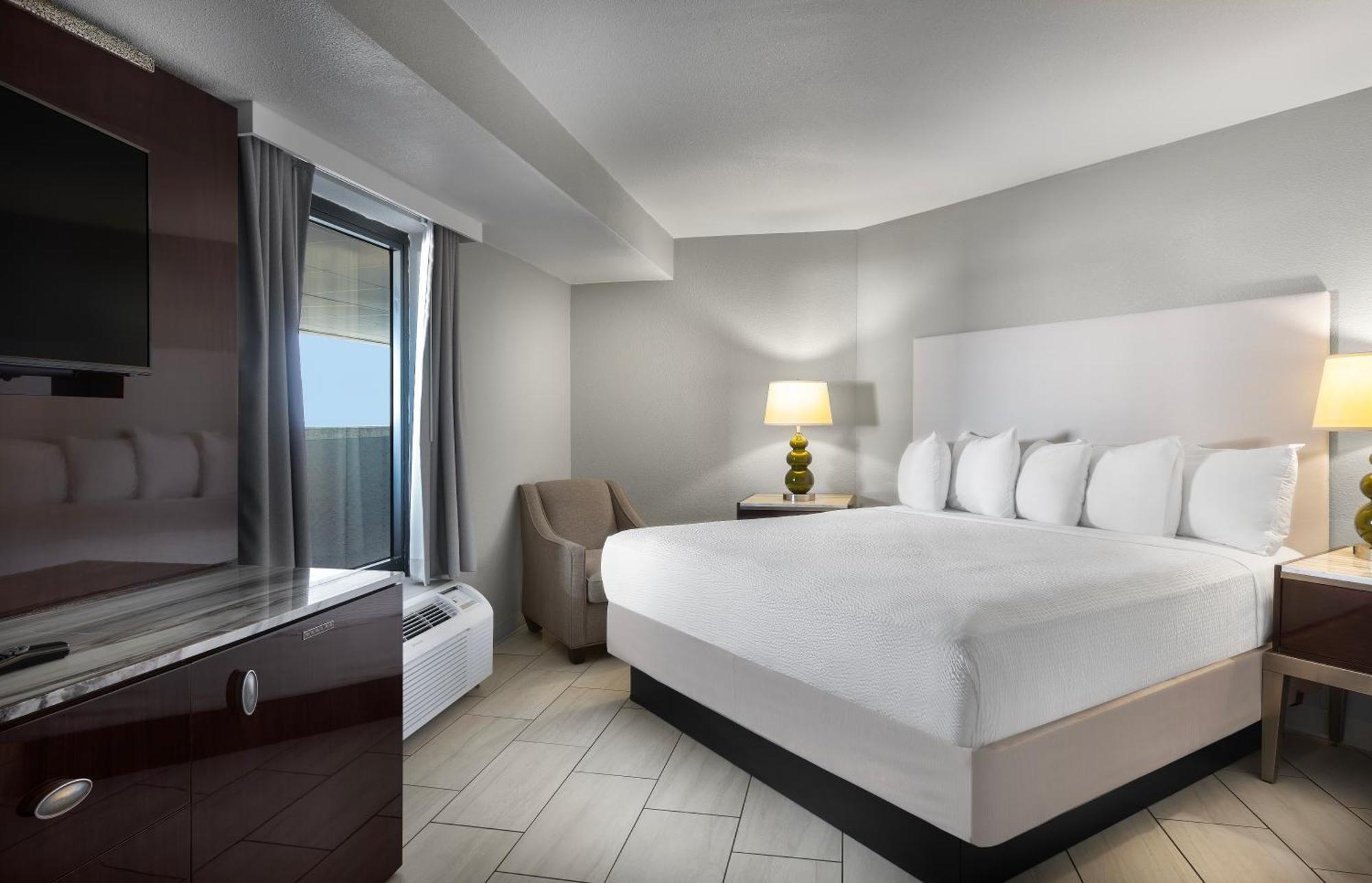 Premium One-Bedroom King Suite Ocean View