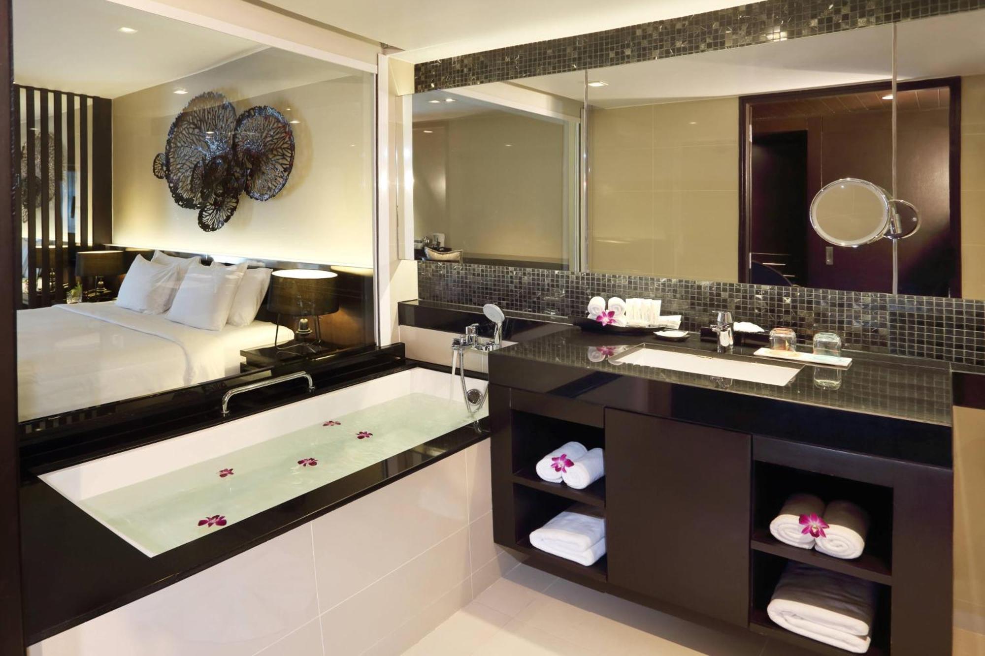 Junior Suite 2 Twin or Single Beds Ocean view Balcony,1685073040:JPEG