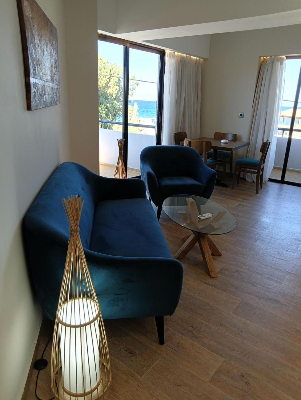 Deluxe Suite with Sea View,1631572816:JPEG