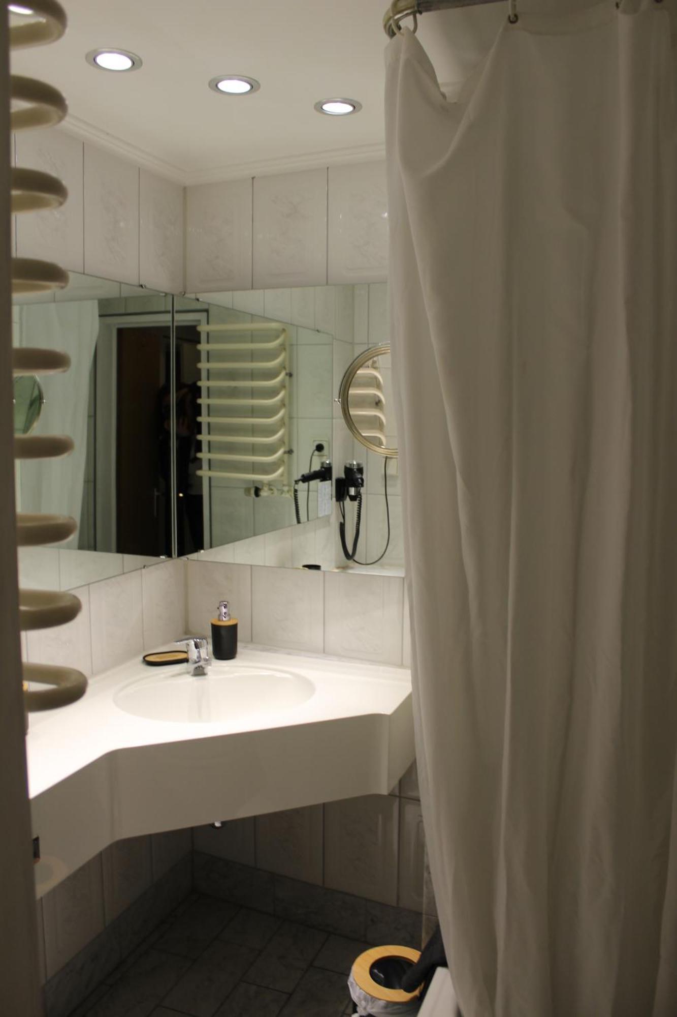 Double Room,1632154071:JPEG