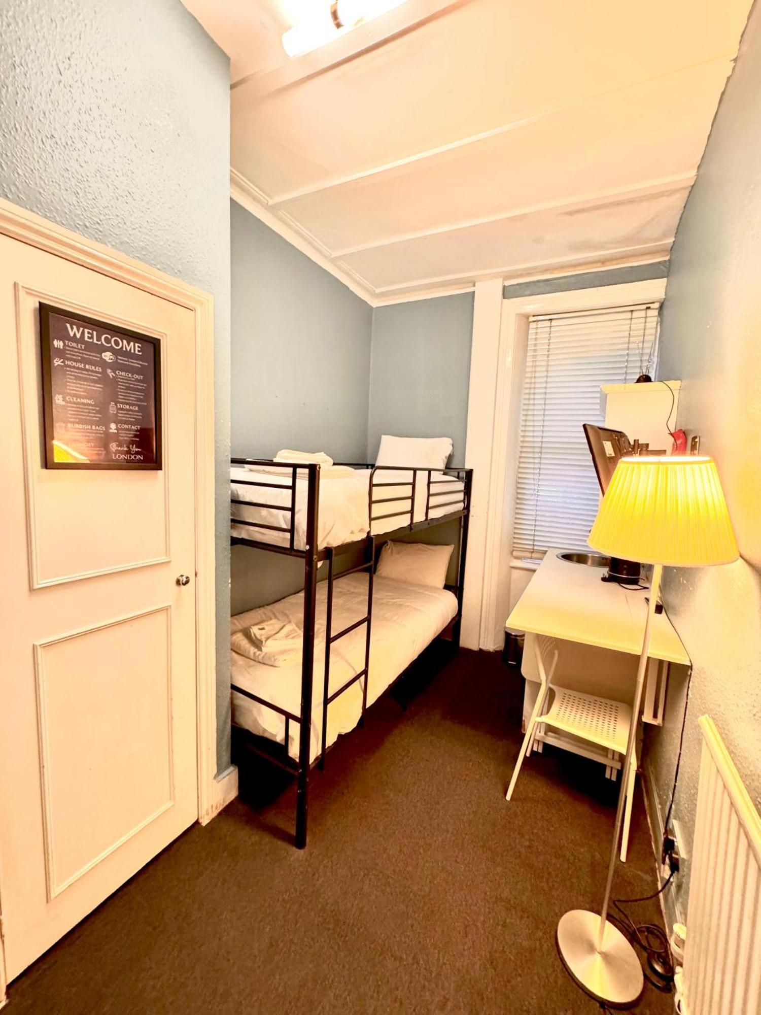 Chambre Lits Jumeaux avec Toilettes Communes
