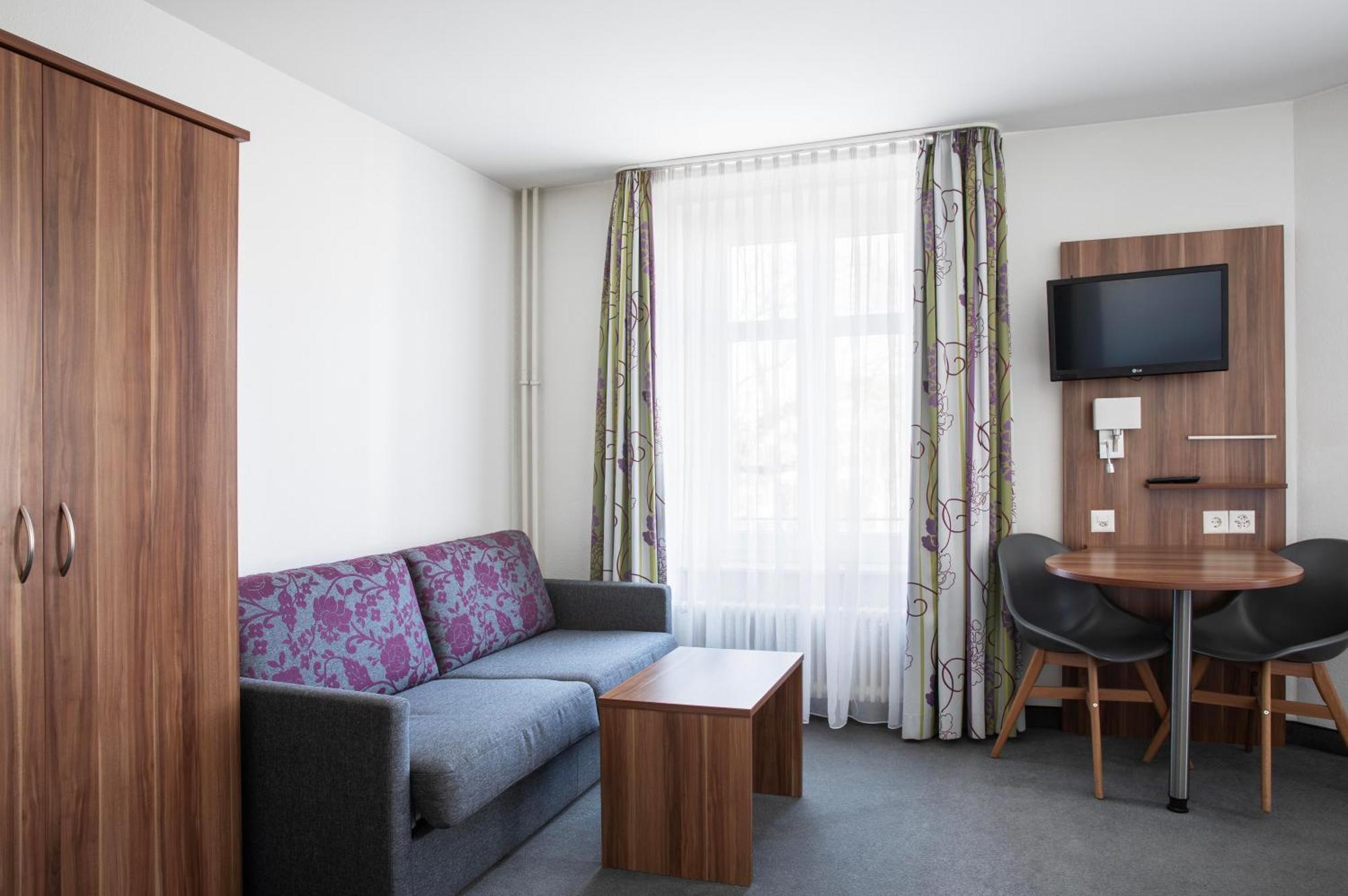 LARGE Double Room