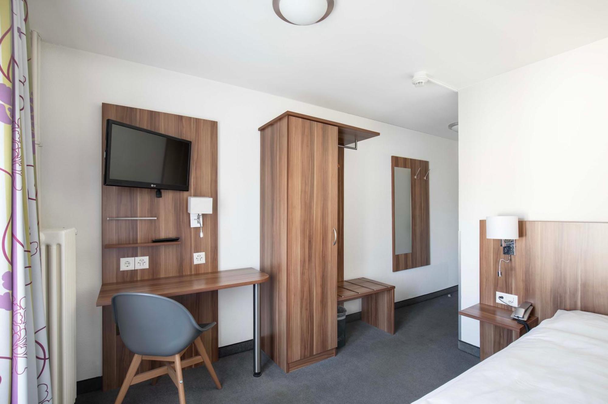 SMALL Single Room