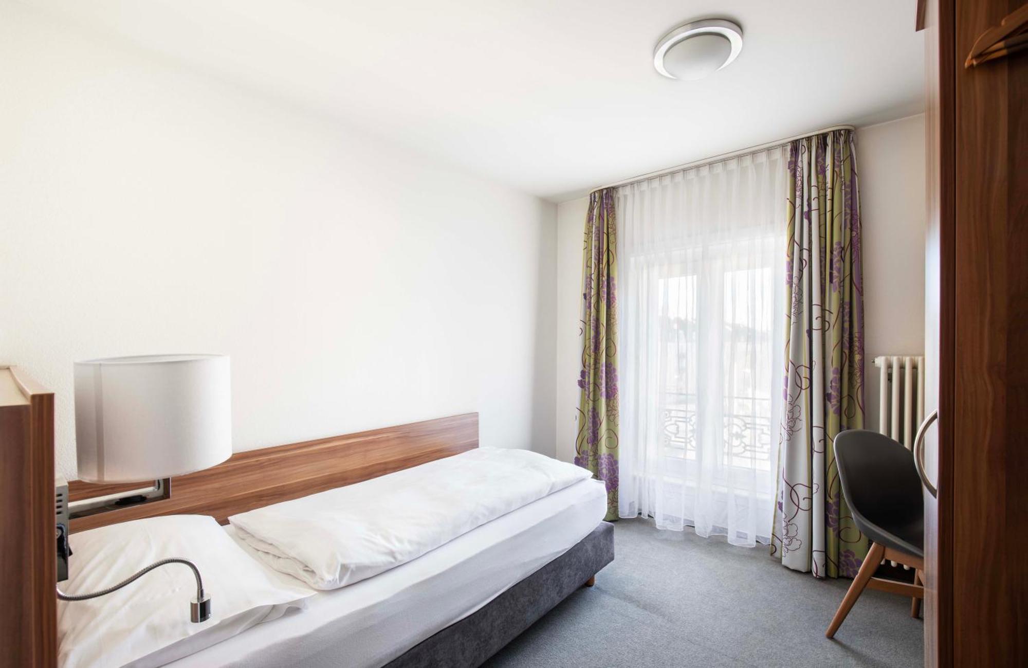 SMALL Single Room