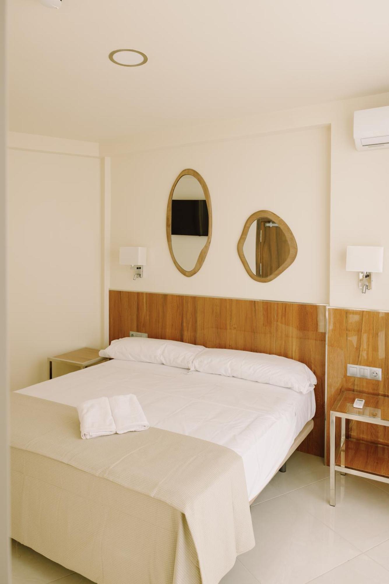 Double Room Private Bathroom
