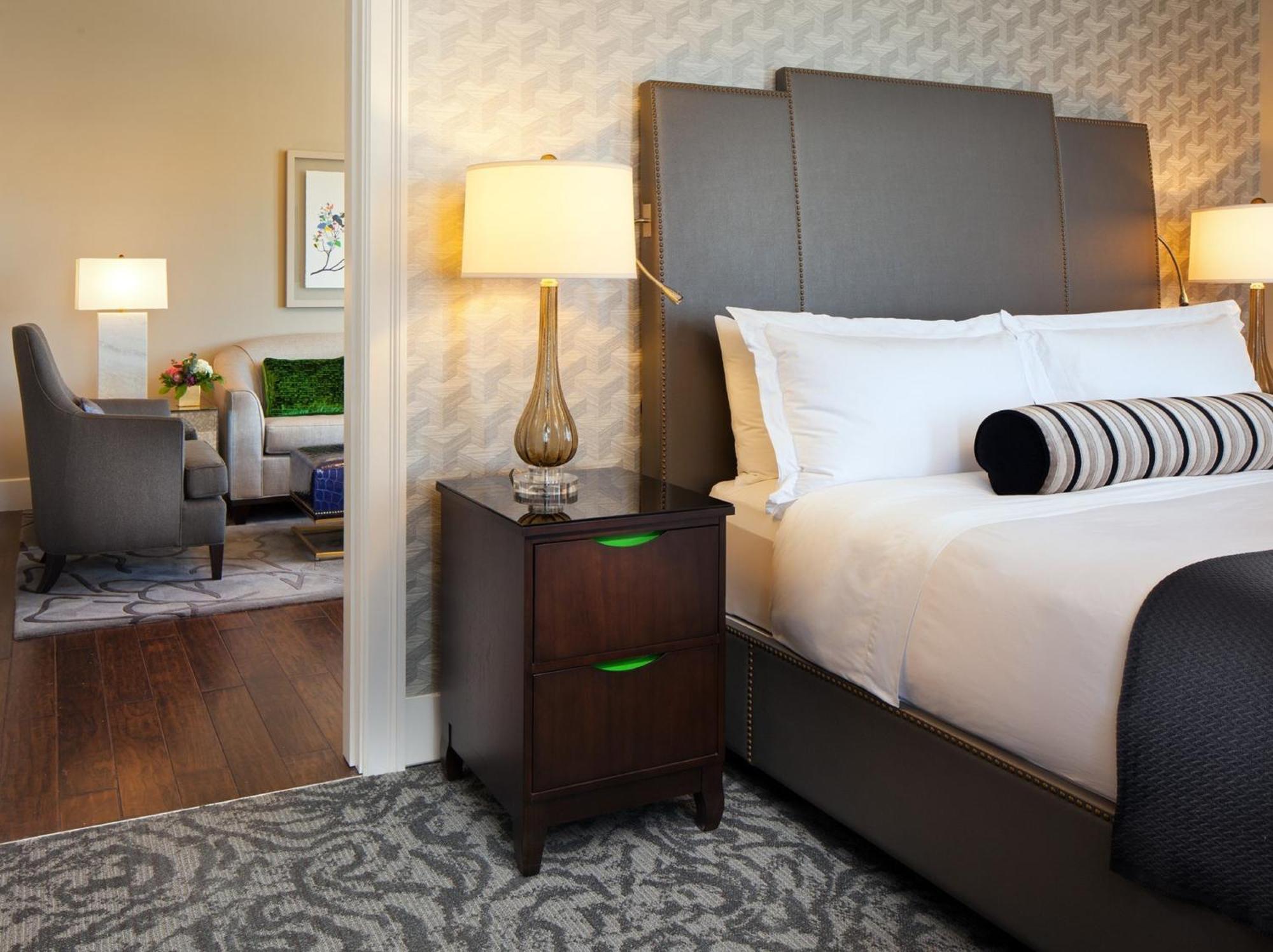 Pool park or city view 1 Bedroom 2 room Suite 1 King,1647717186:JPEG