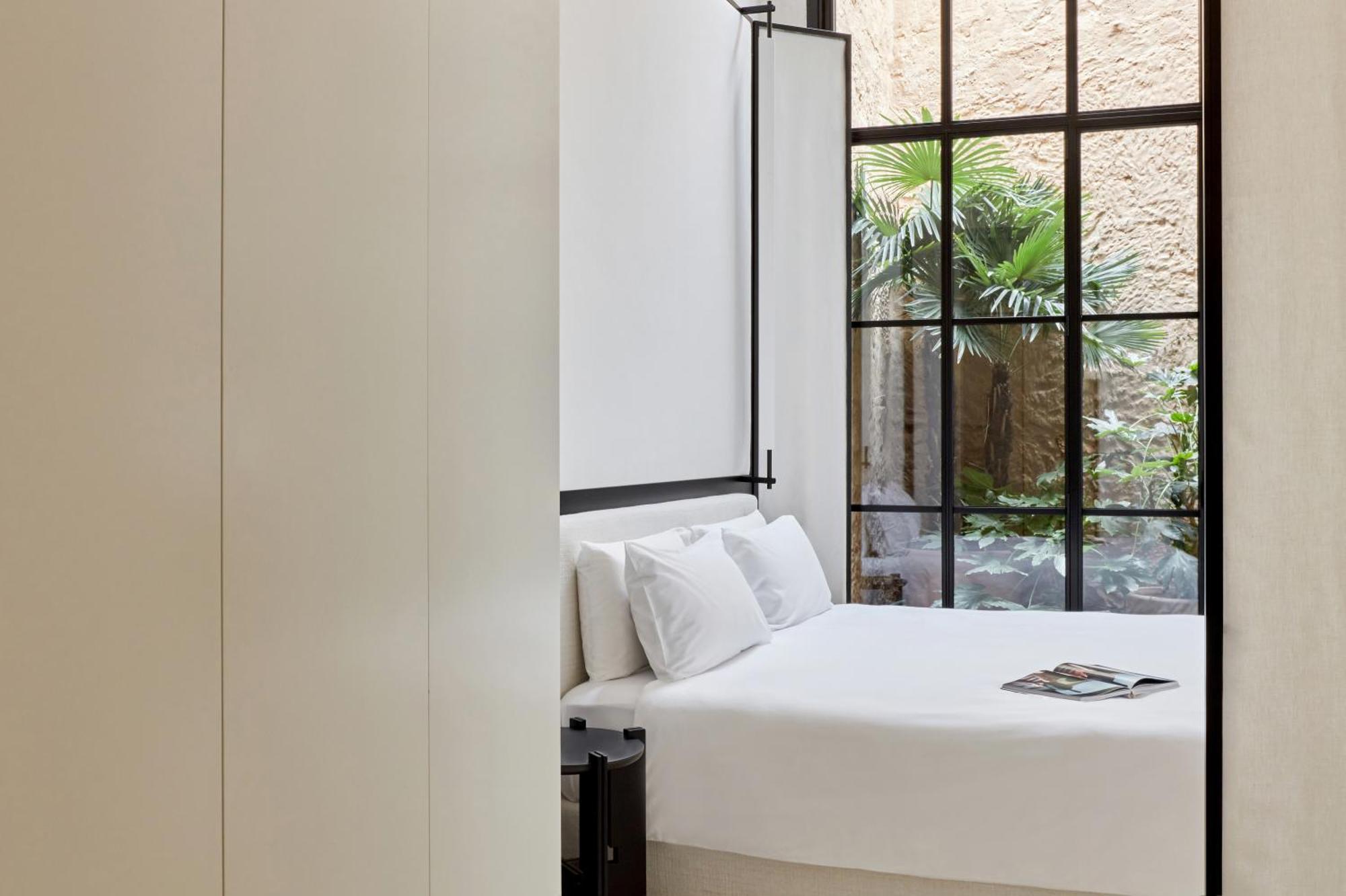 Deluxe Room,1650080106:JPEG