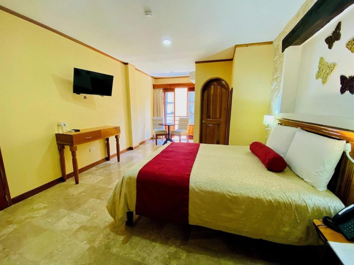 Deluxe Queen Suite