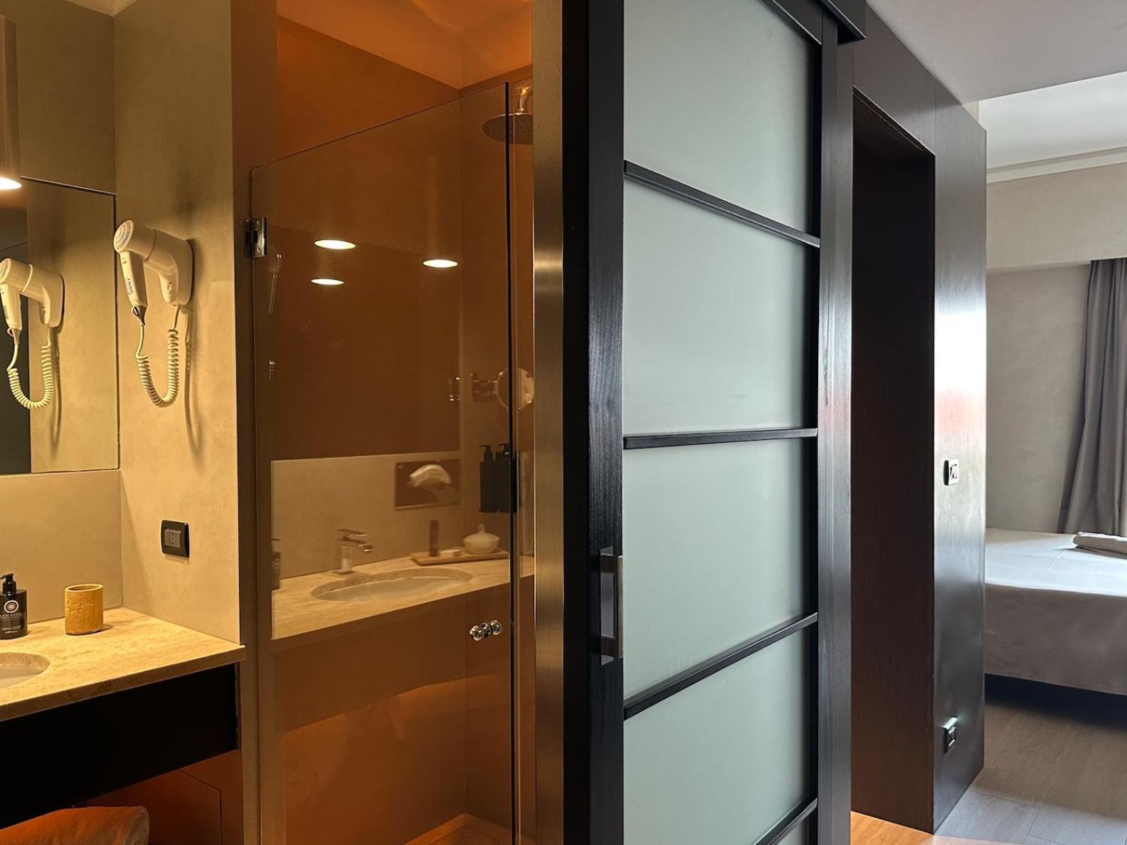 Large Deluxe Triple Room