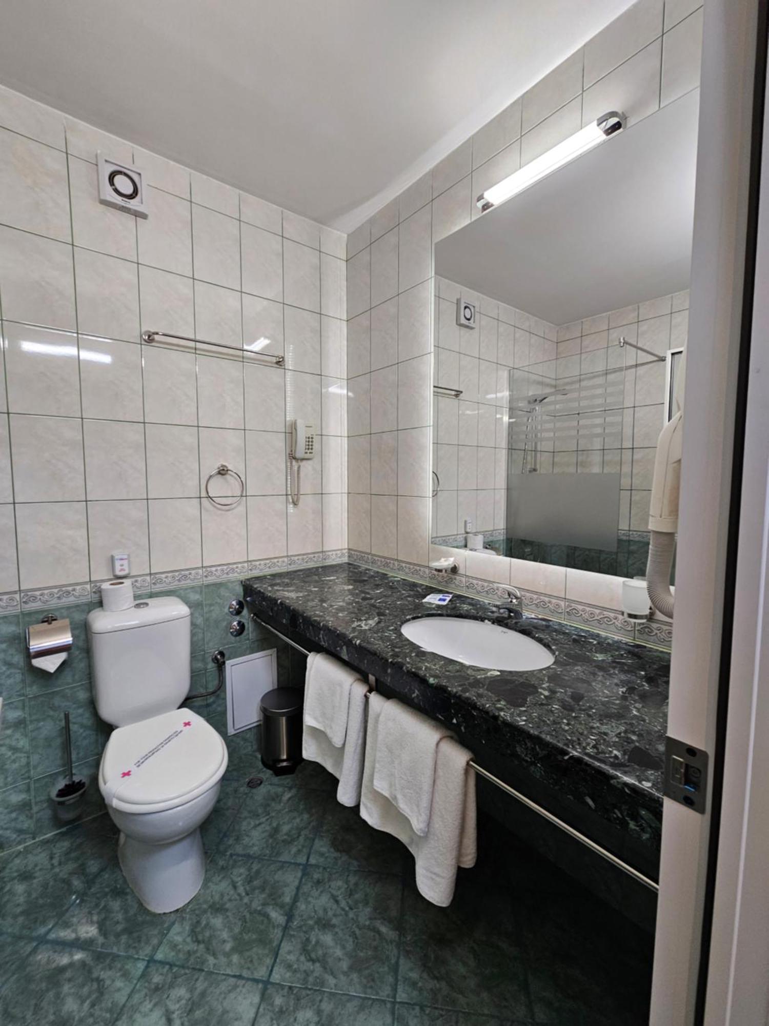 Deluxe Doppelzimmer mit Balkon (2 Erwachsene + 1 Kind)