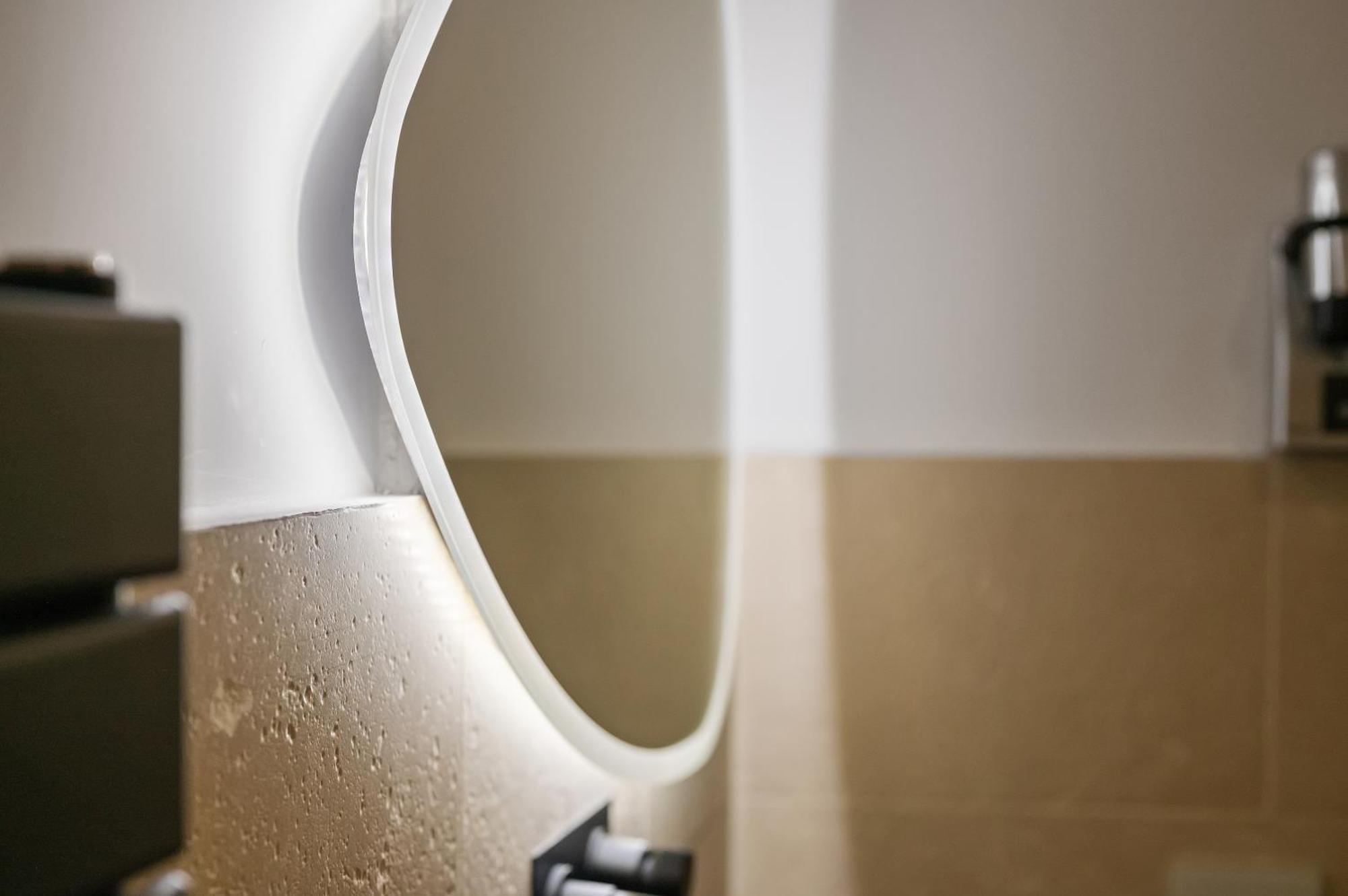 Deluxe Double Room Bath