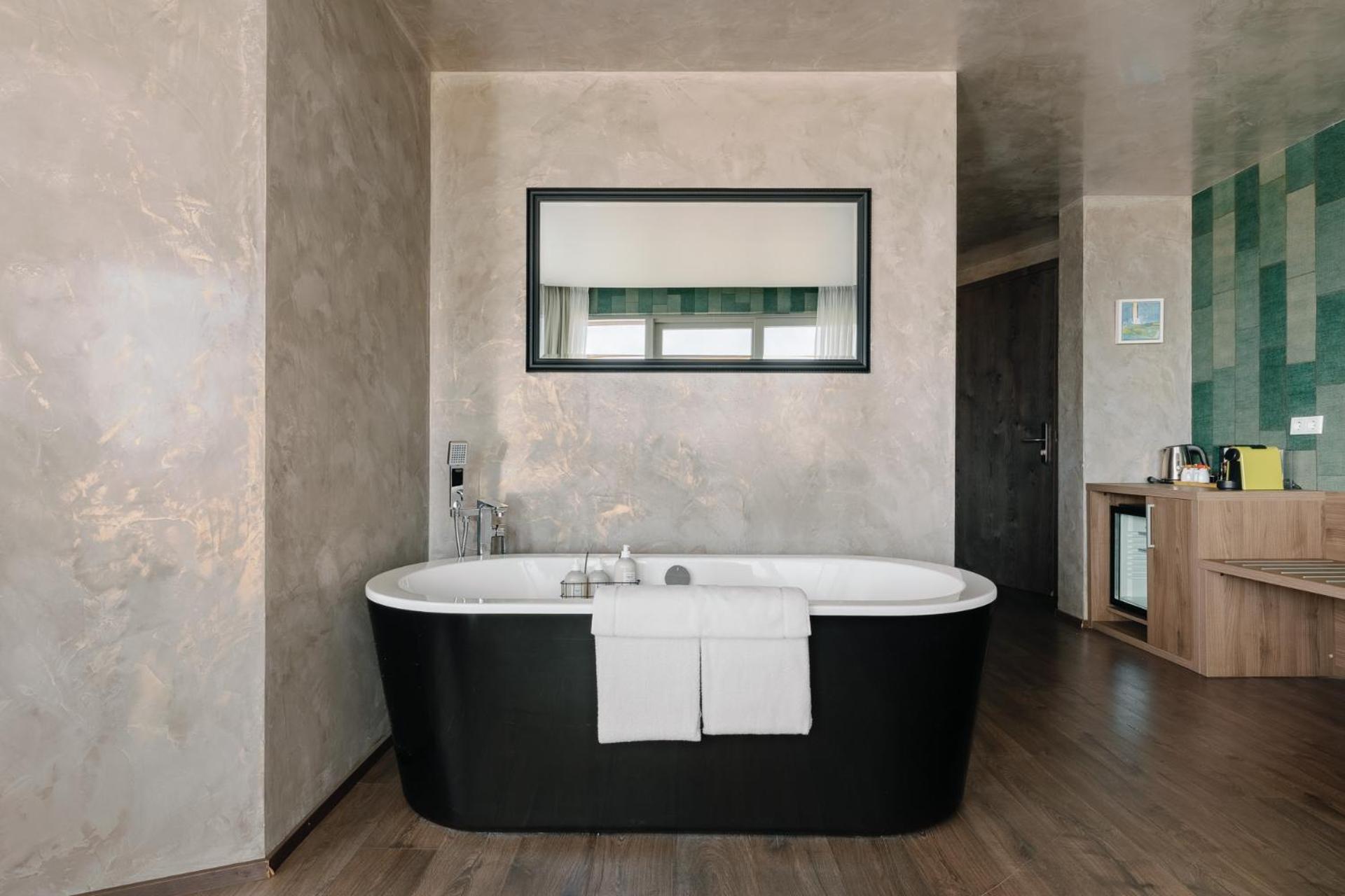 Superior King Suite