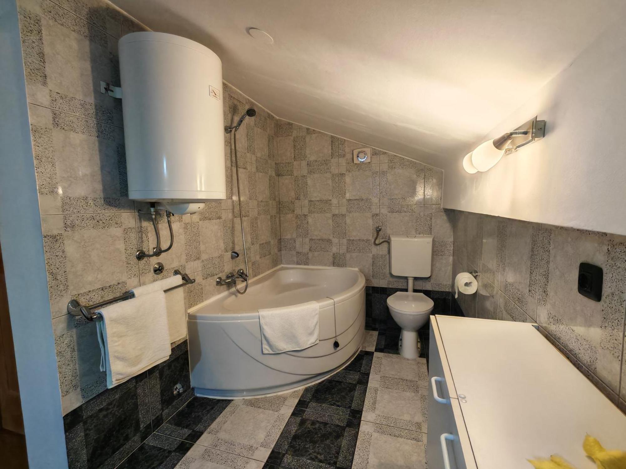 Deluxe Double Room Bath