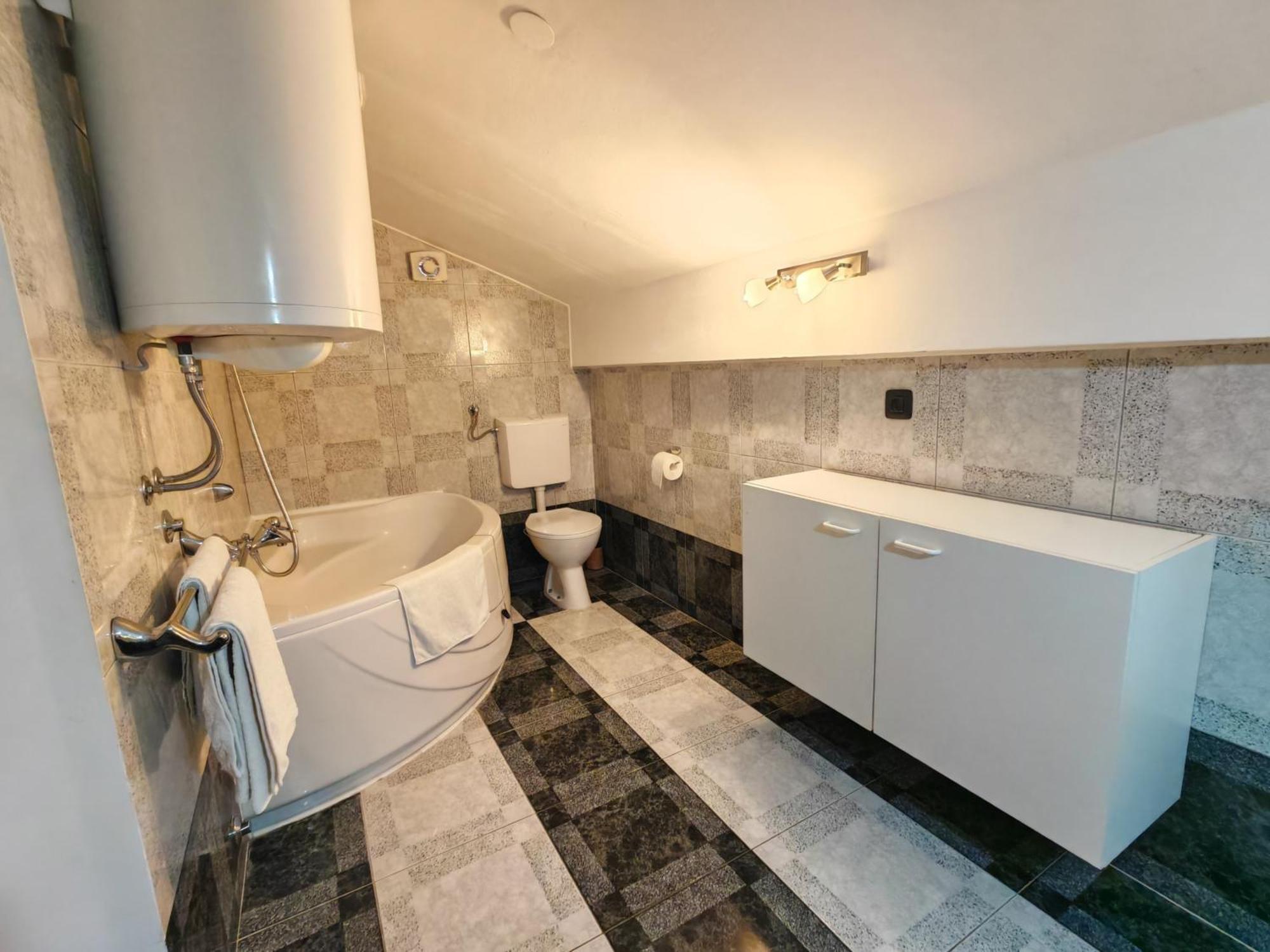 Deluxe Double Room Bath