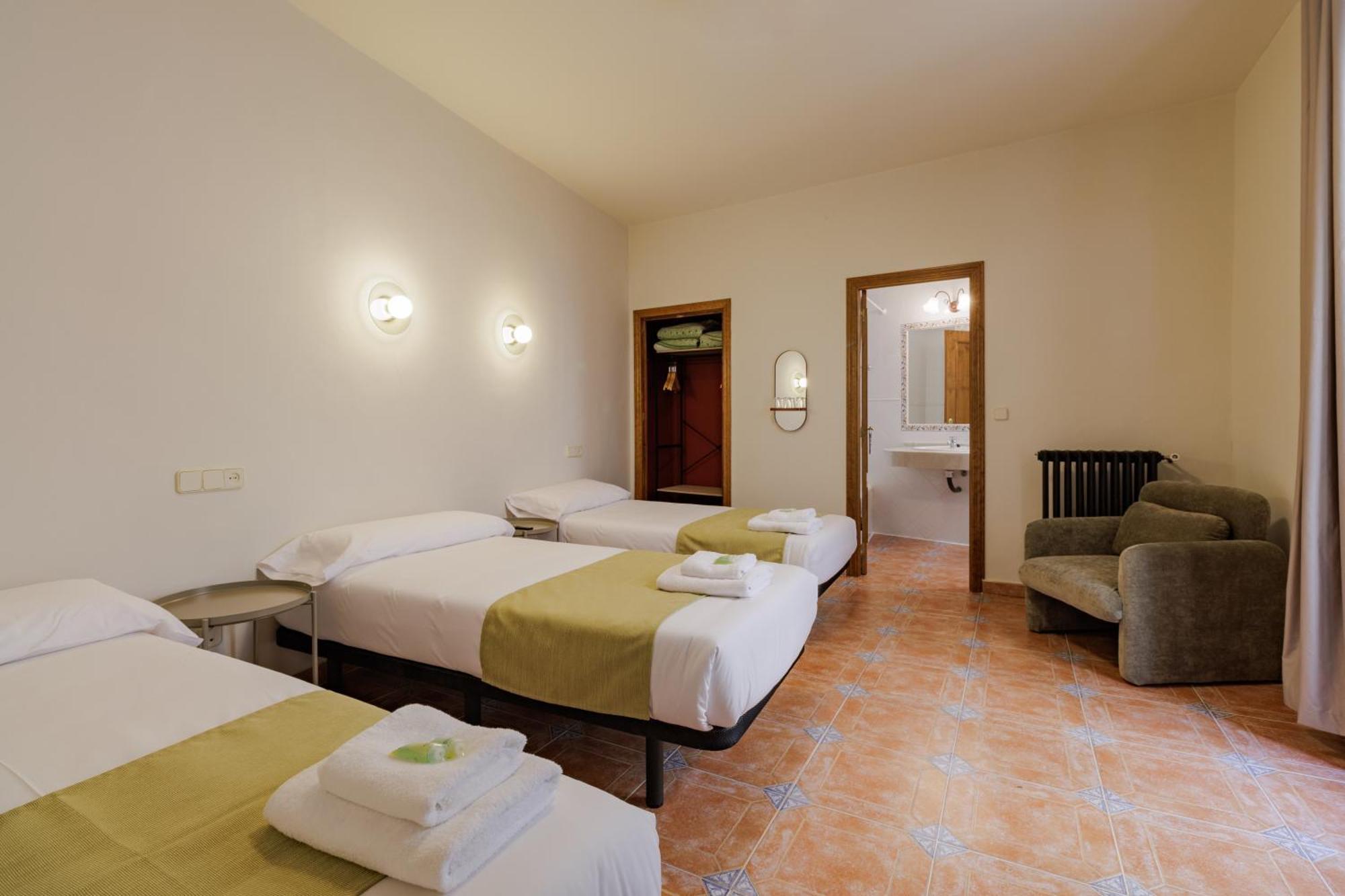 Triple Room,1680307691:JPEG