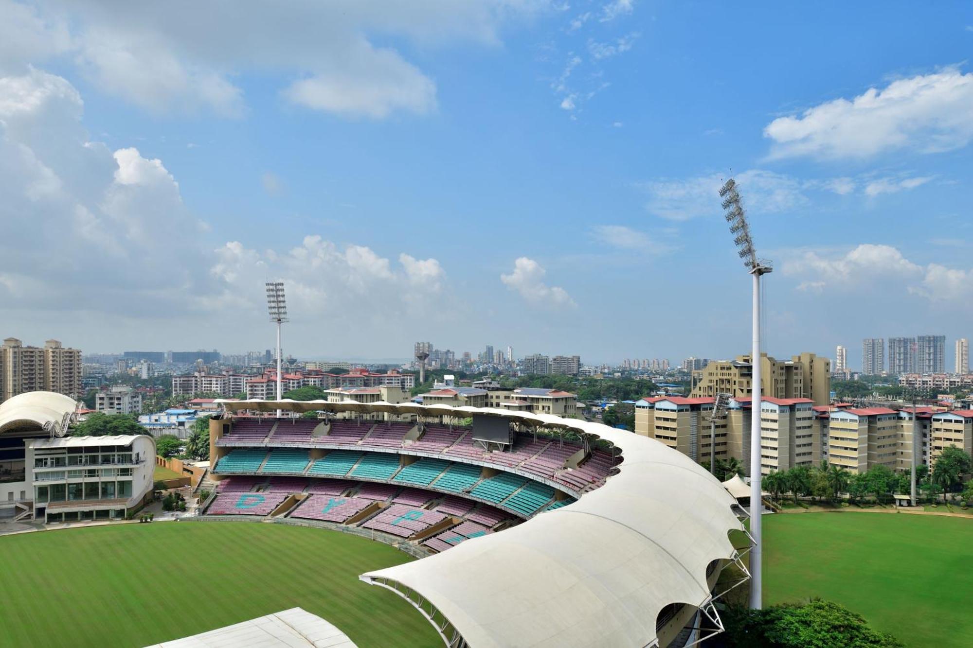 Executive Club, Executive lounge access, Guest room, 2 Twin, Stadium view