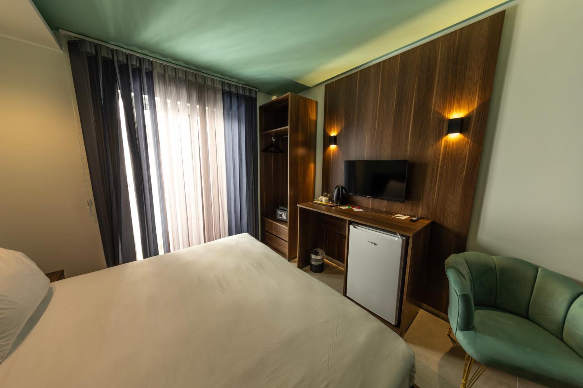 Double or Twin Room Shower