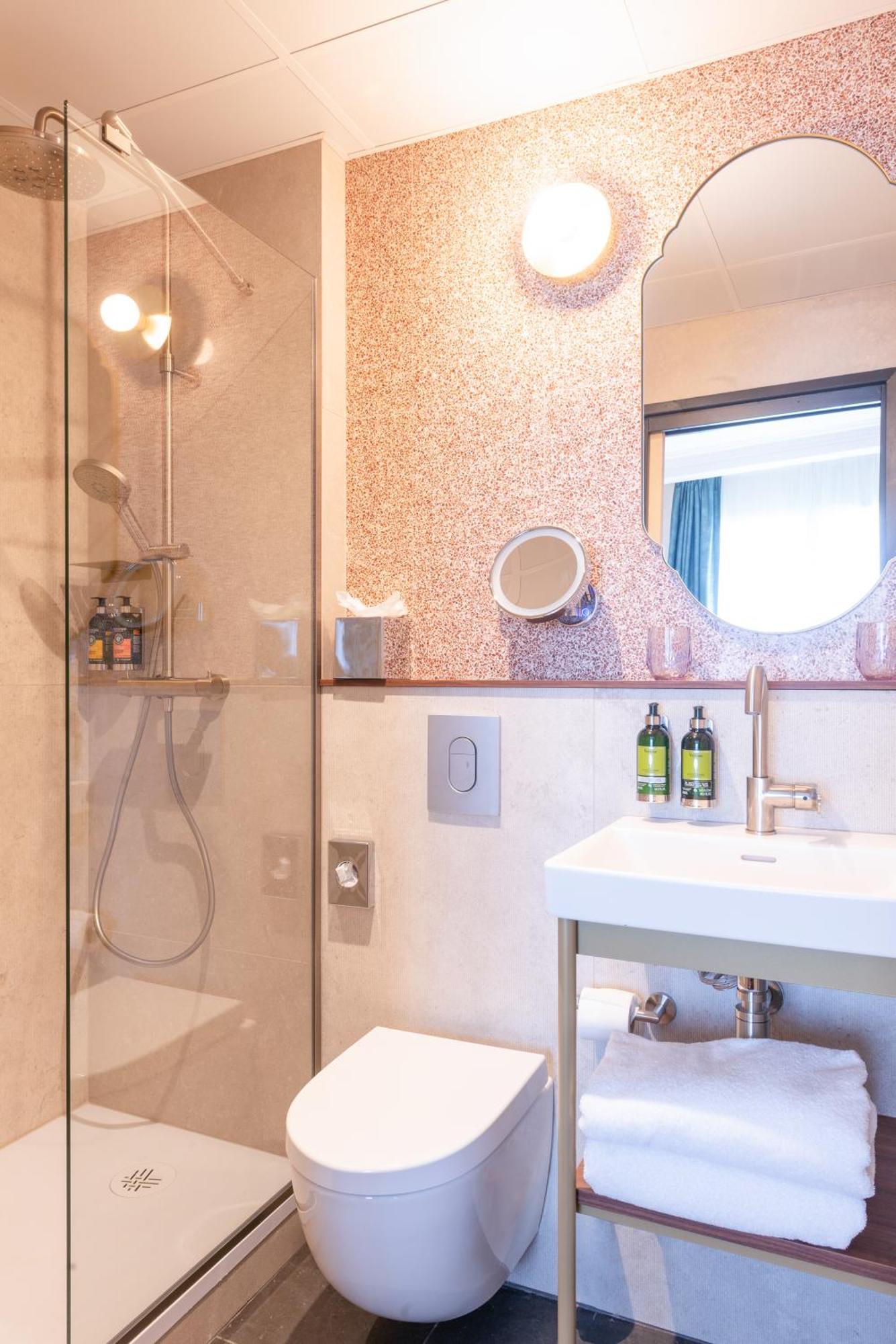 Superior Room,1685055234:JPEG