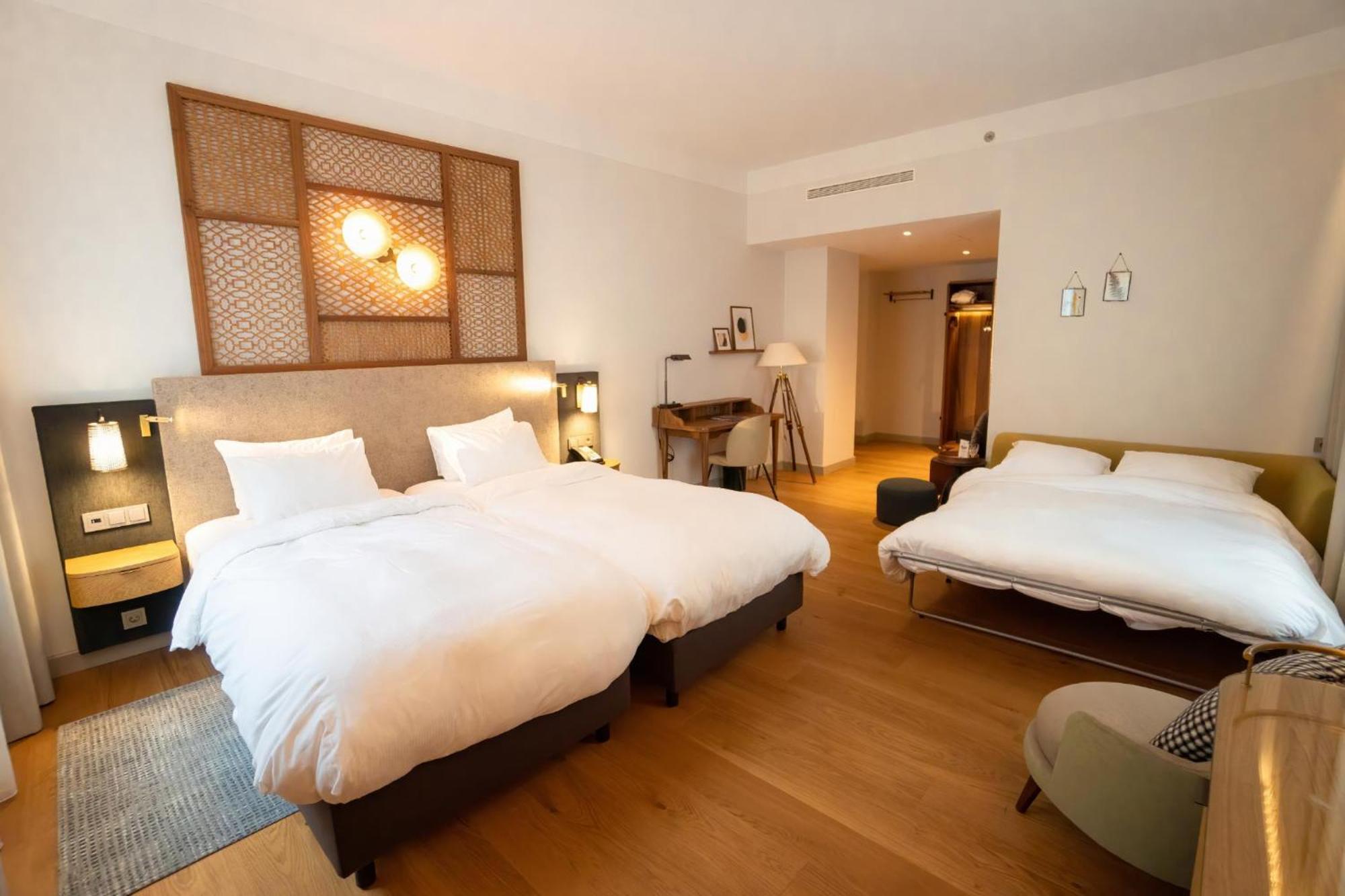 Premium Twin Room with Sofa,1689916448:JPEG
