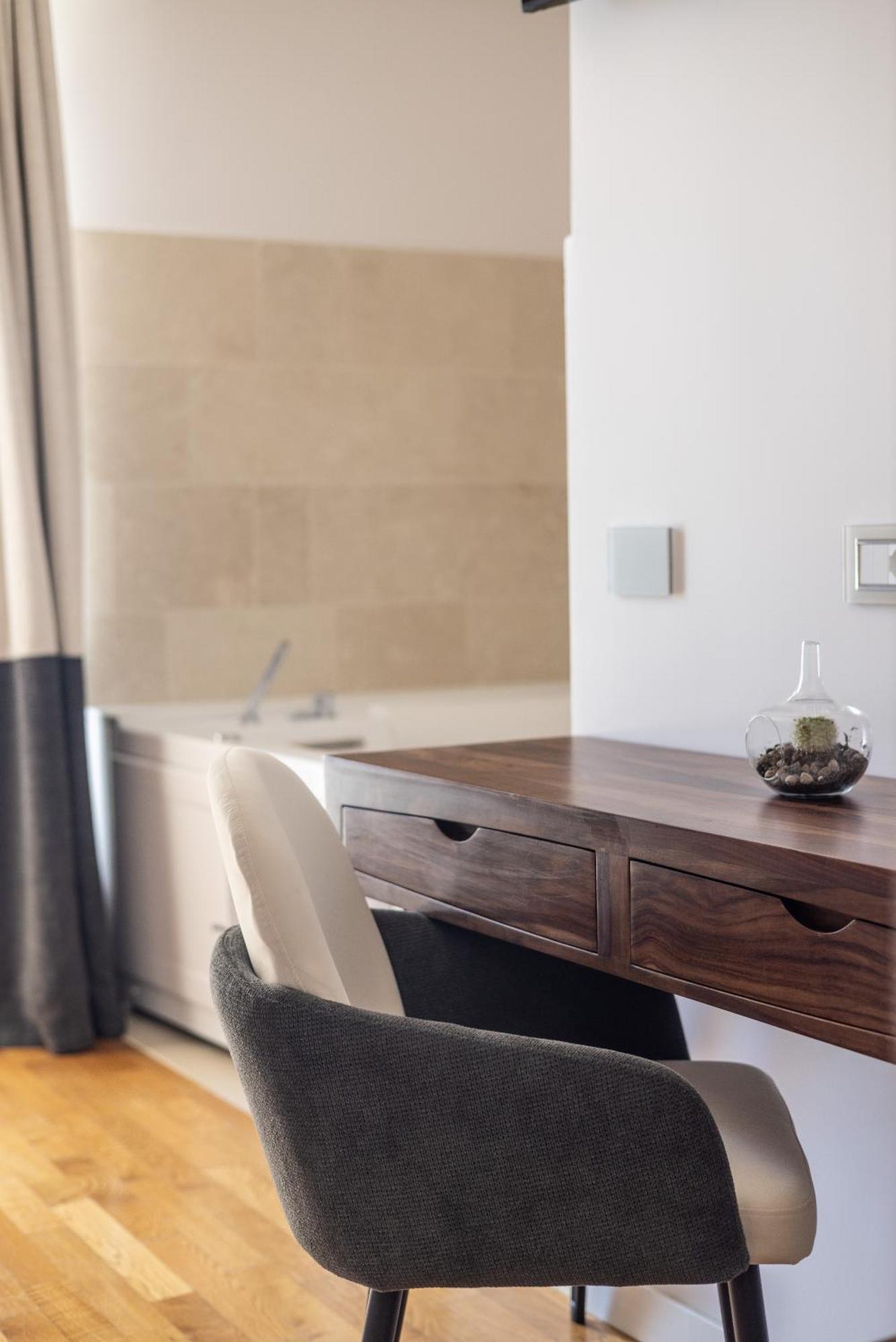 Deluxe Double Room Bath