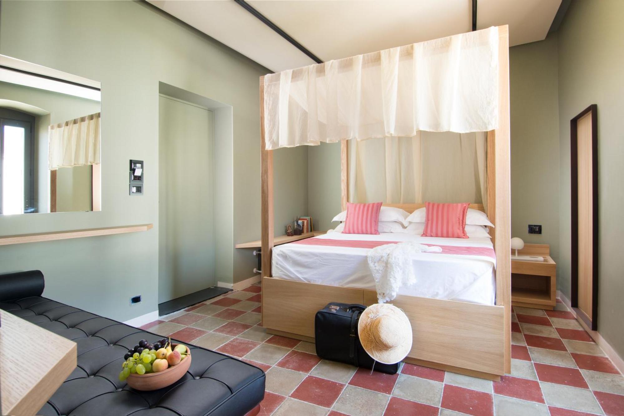 Deluxe Room Air Conditioning