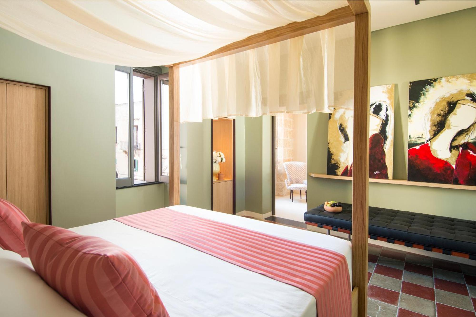 Deluxe Room Air Conditioning