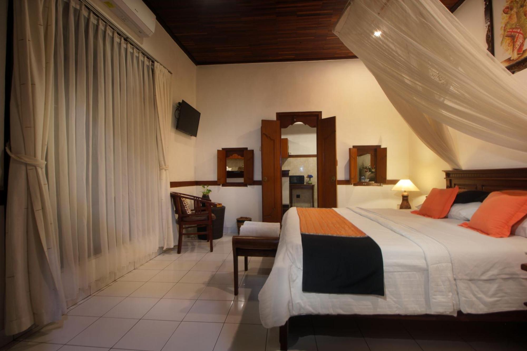 One-Bedroom Suite Kitchenette