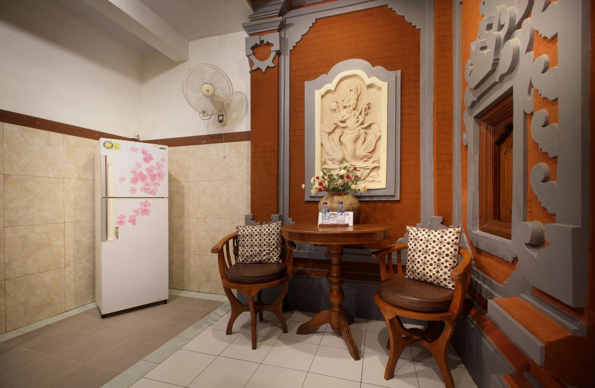 One-Bedroom Suite Kitchenette