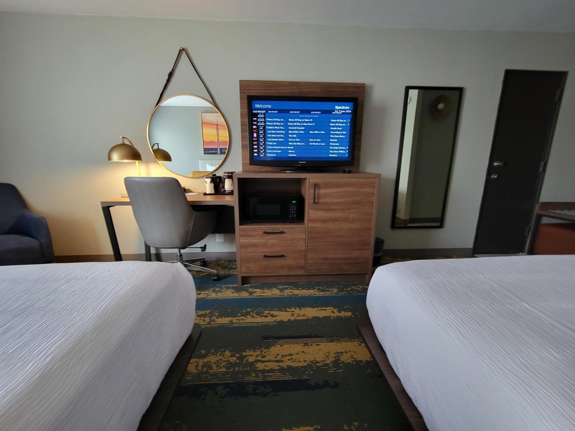 Queen Room Two Queen Beds No Resort Fee