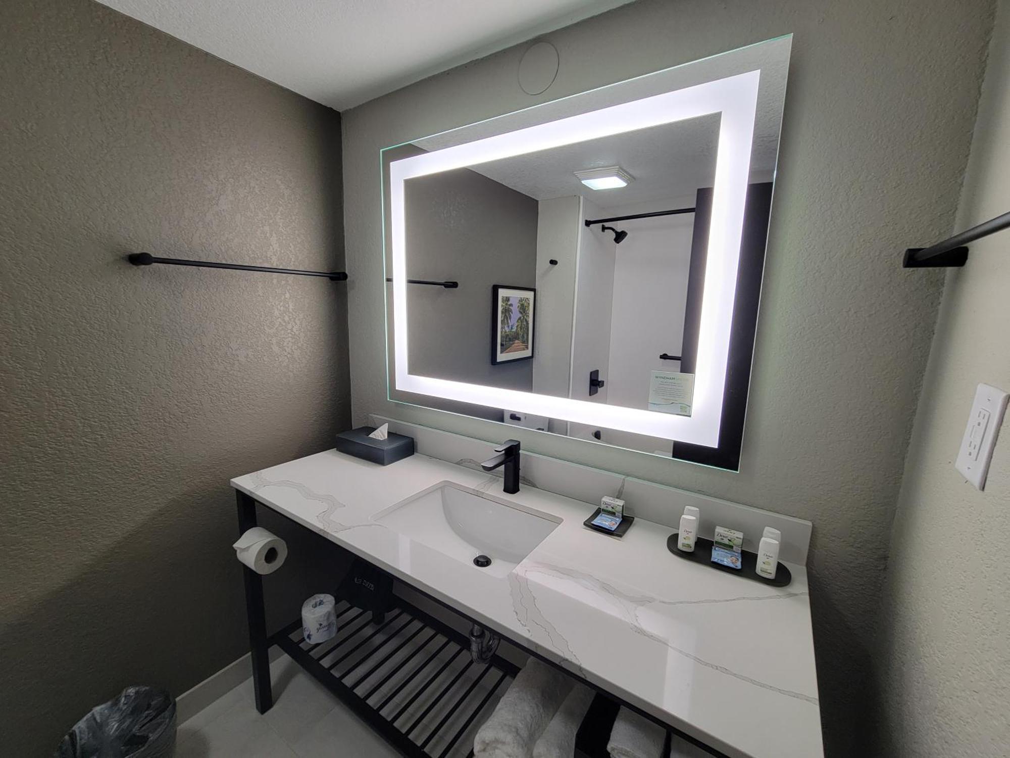 Deluxe King Room No Resort Fee