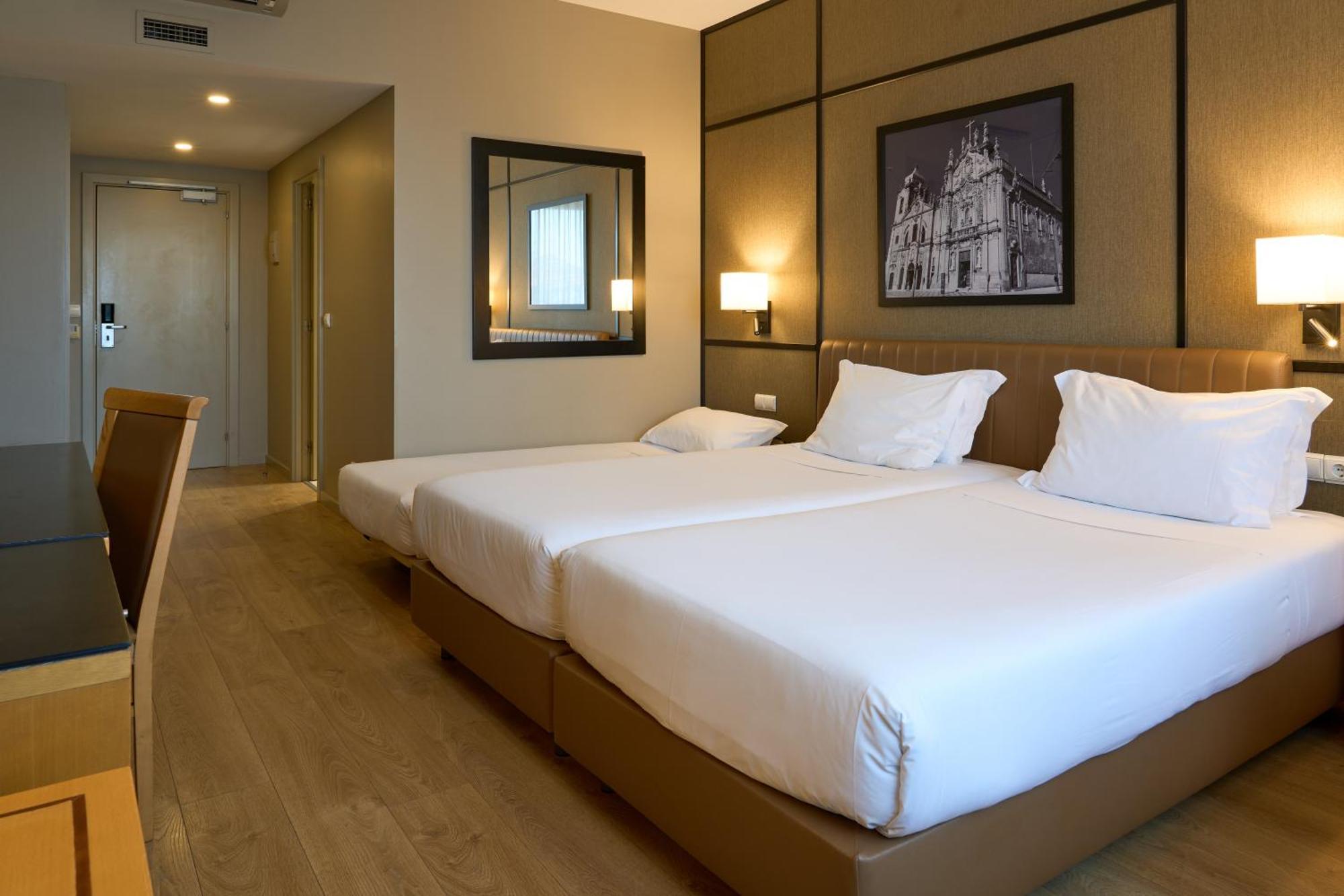 Quarto Standard com 2 Camas de Solteiro e Cama Extra