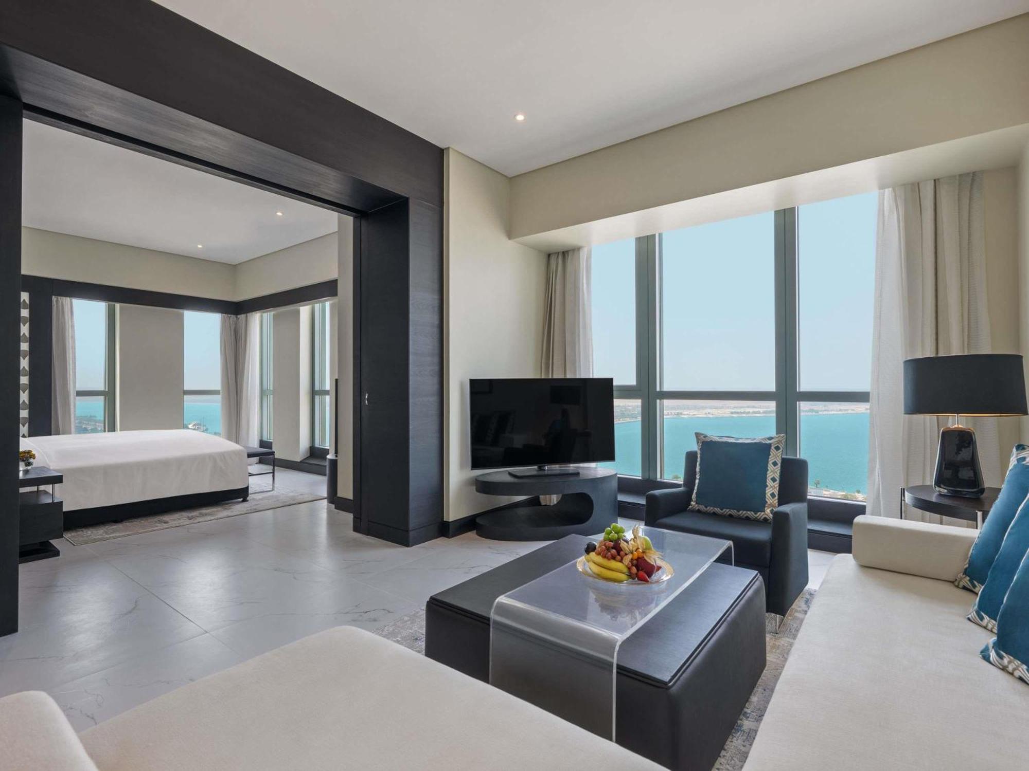 Suite Prestige con acceso al club y vistas al mar o la ciudad