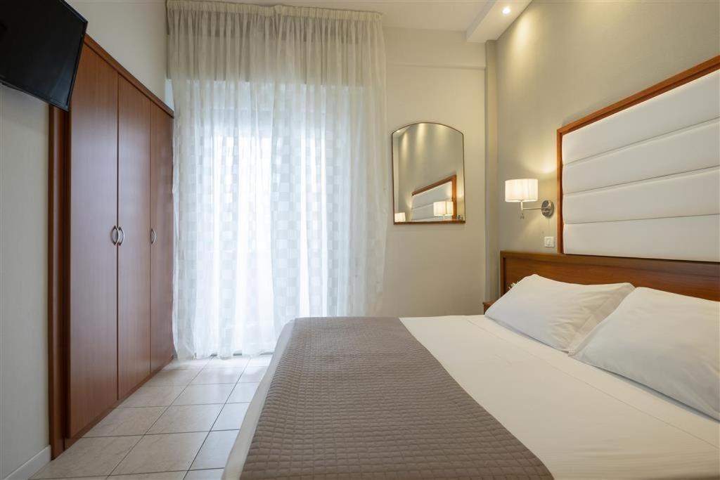 Chambre Double ou Lits Jumeaux - Vue Latérale sur Mer