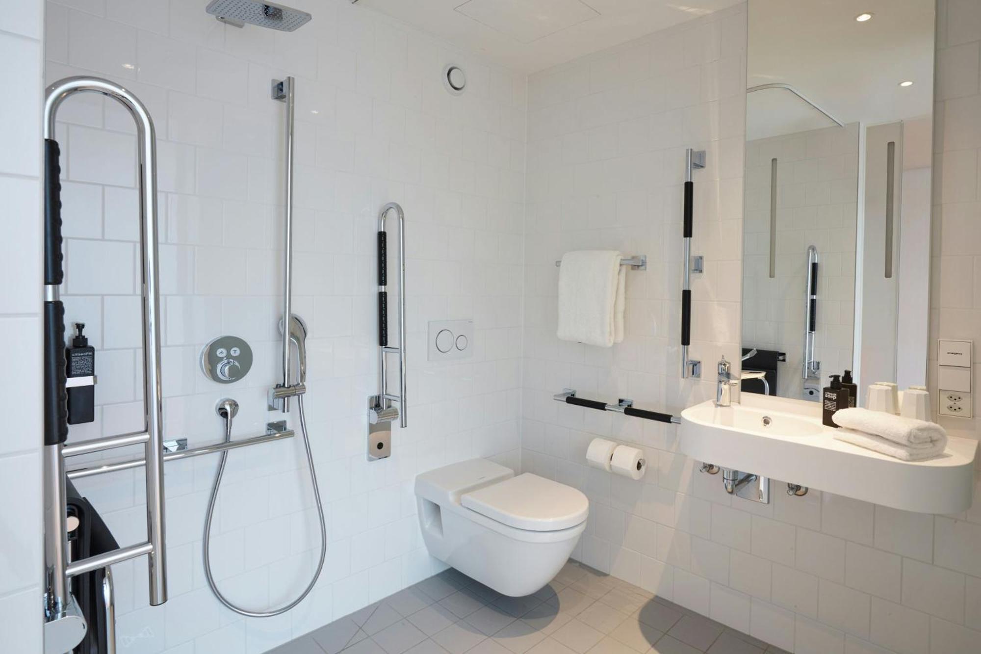 King Room - Accessible,1731577870:JPEG