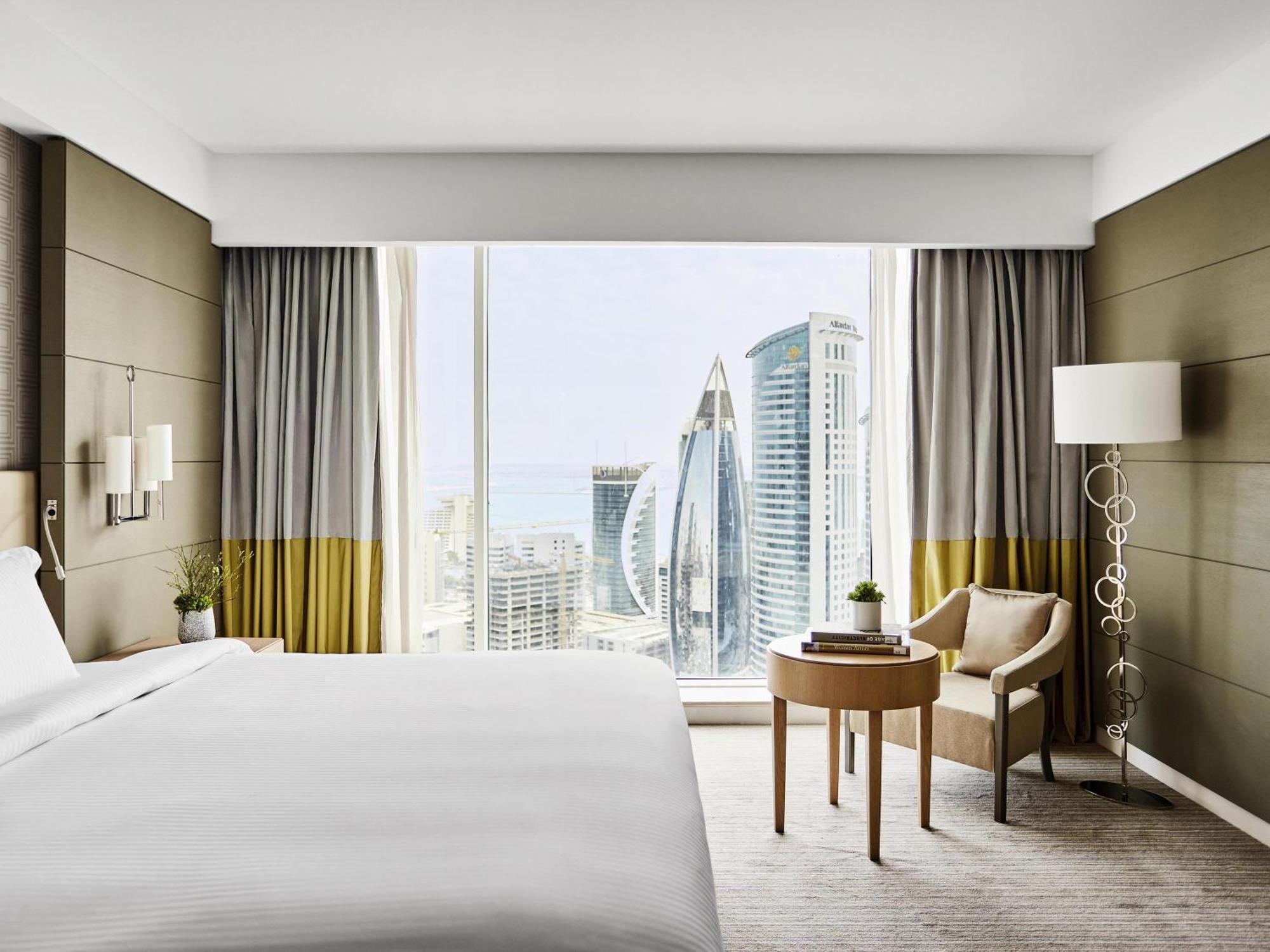 One-Bedroom Apartment with One King Bed and Balcony,1739639874:JPEG