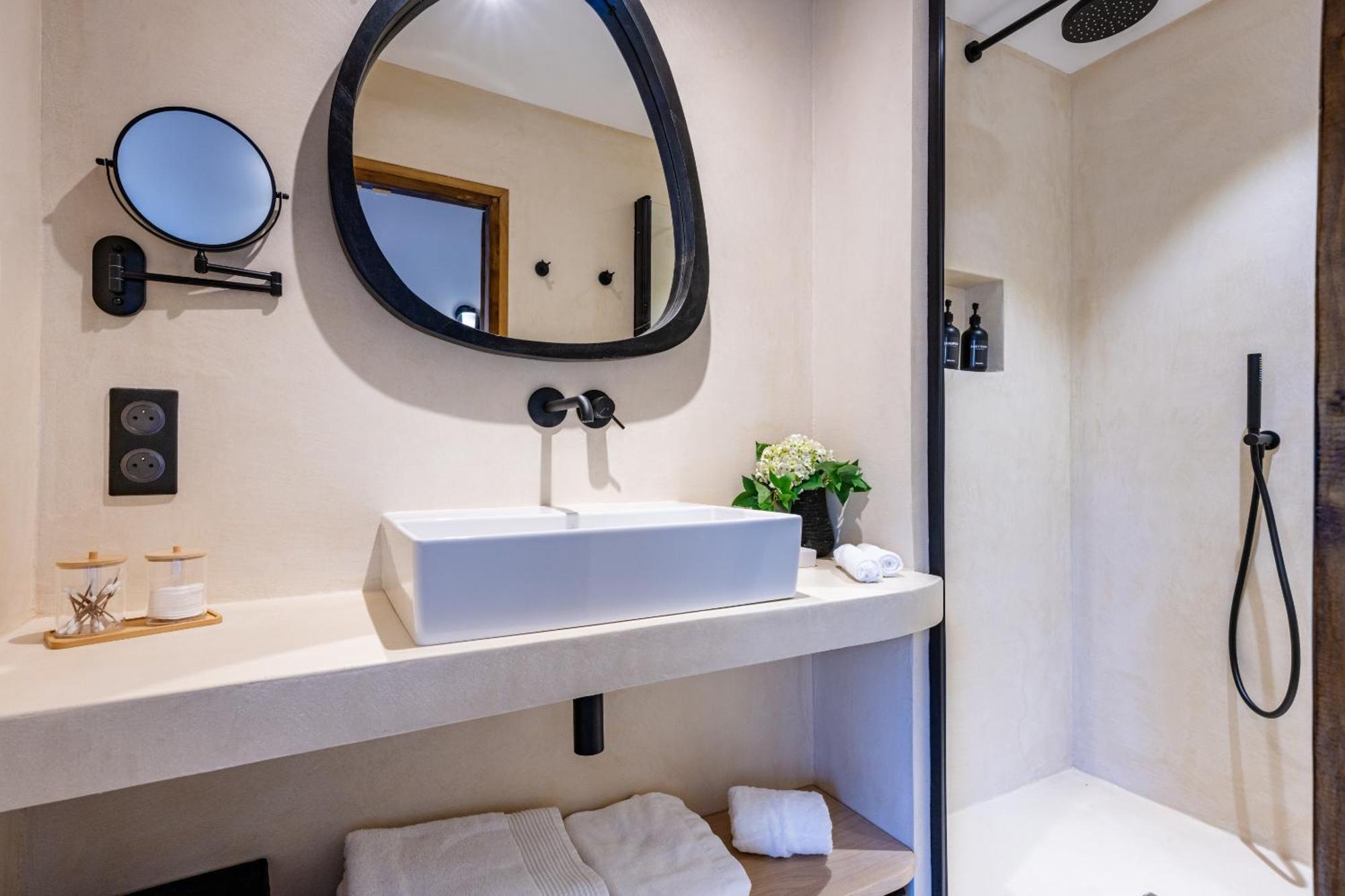 Double or Twin Room Private Bathroom